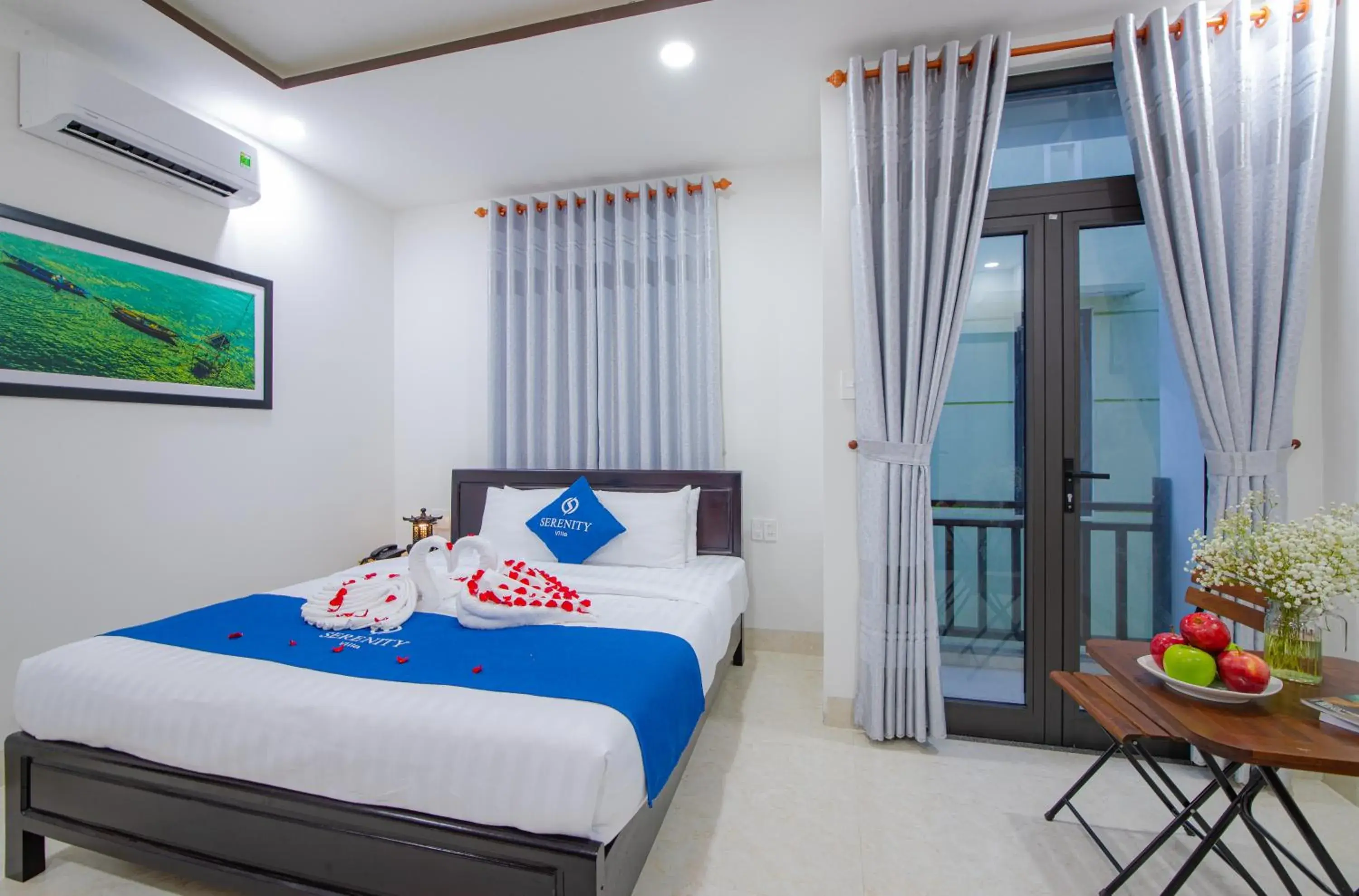 Deluxe Double Room with Balcony in Serenity Villa Hoi An Deluxe Double Room with Balcony in Serenity Villa Hoi An