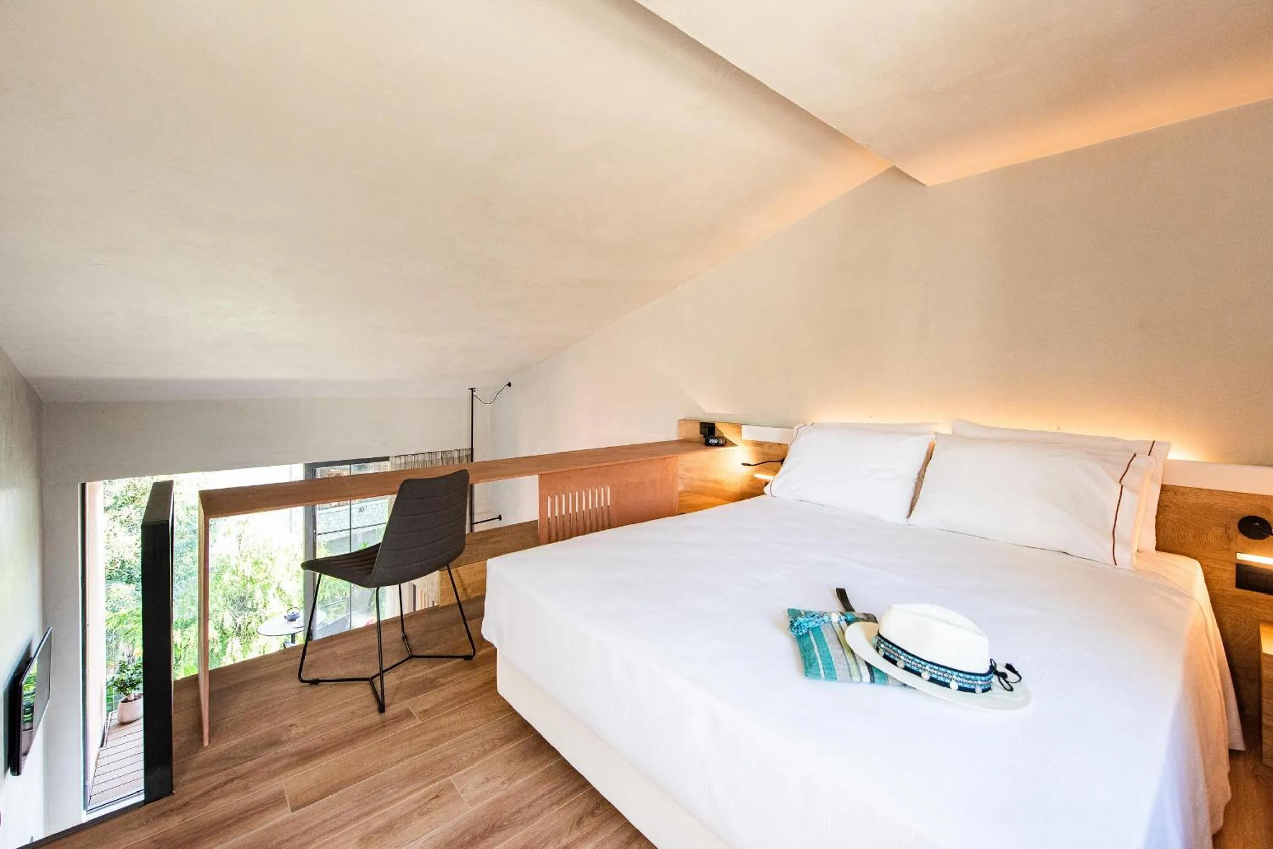 Photo of the whole room, Bed in Pilot Amphora Boutique Hotel "Adults Only"