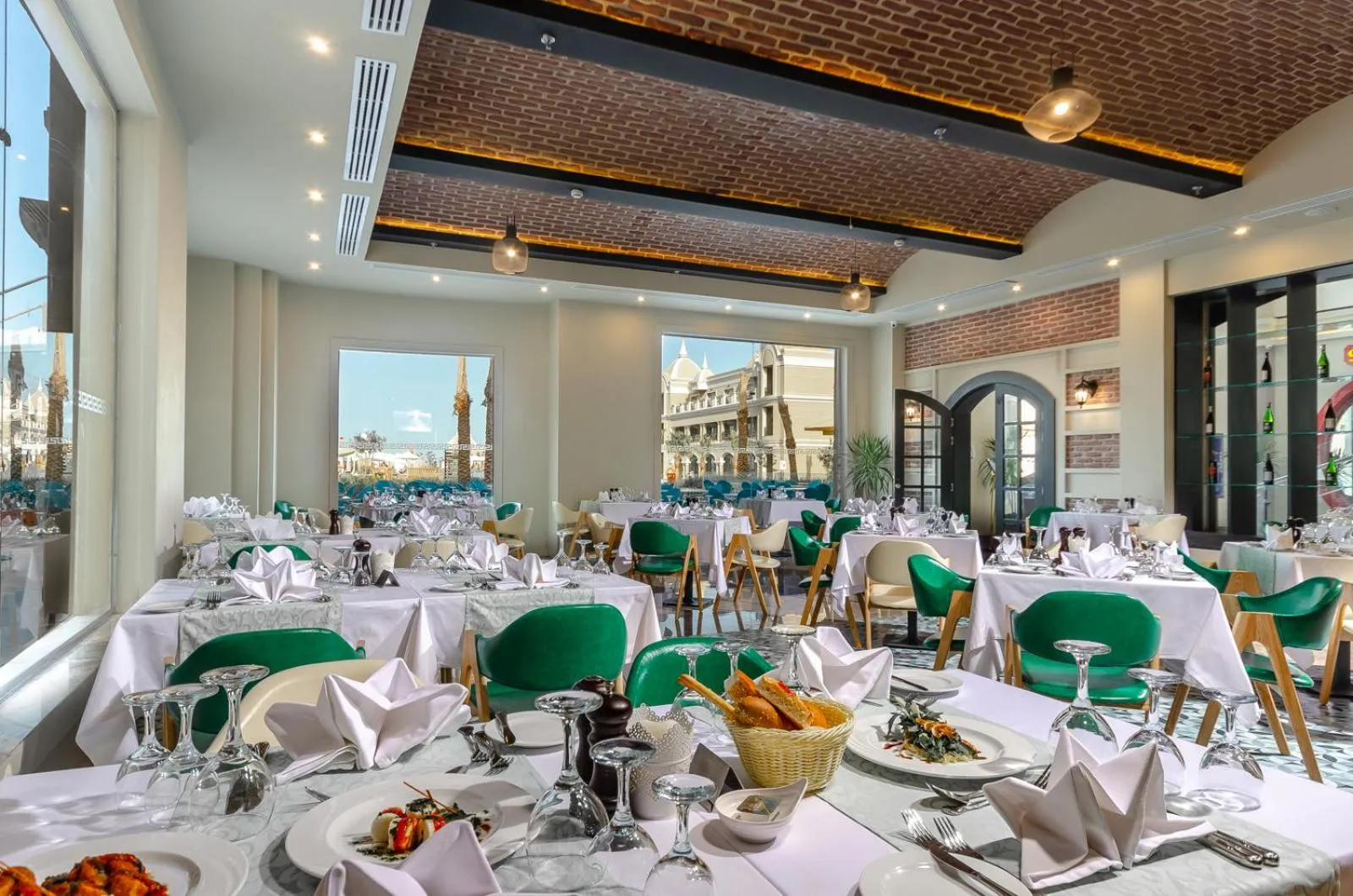 Dinner in Titanic Royal-Families and Couples only