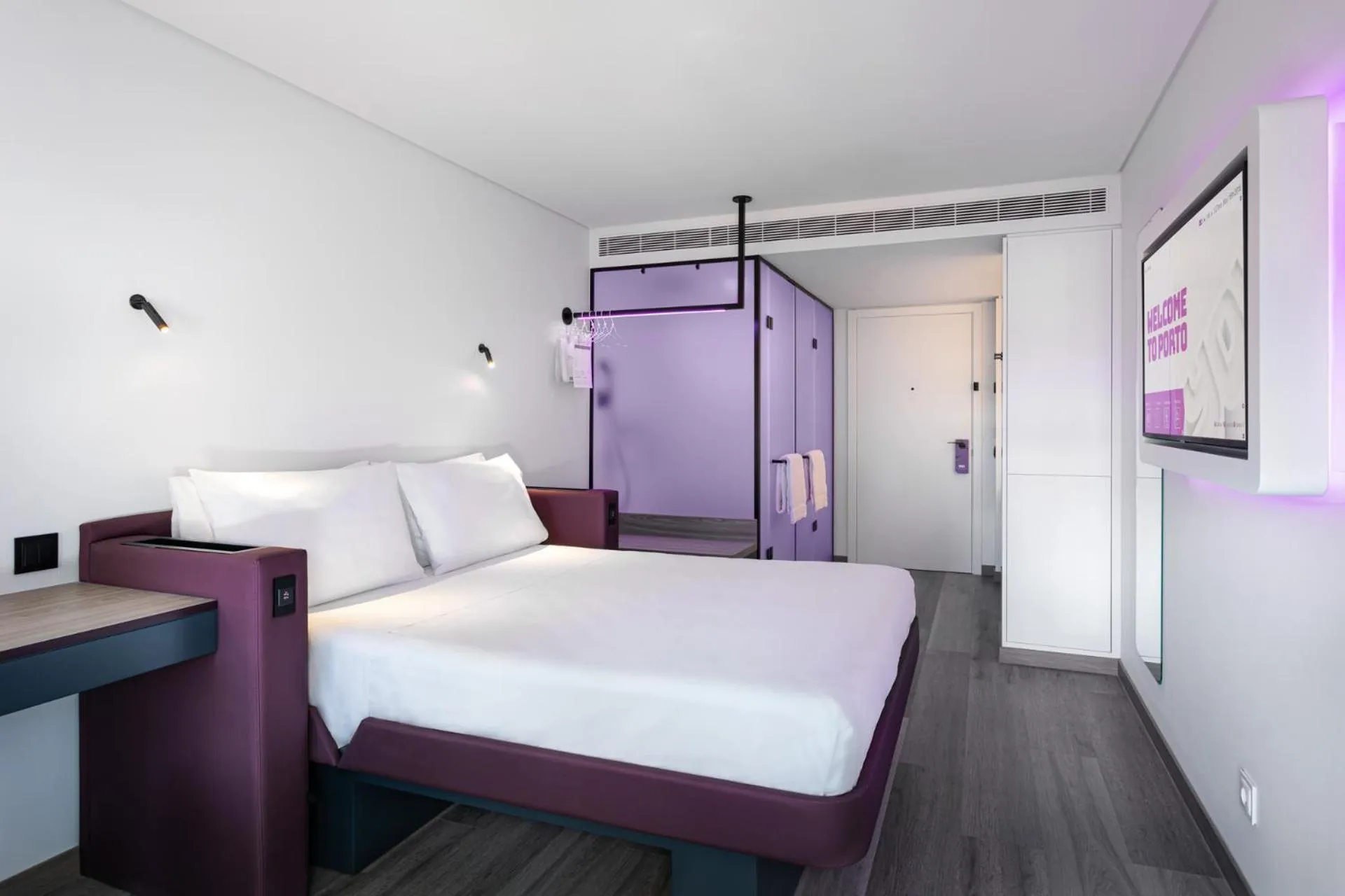 Bed in YOTEL Porto