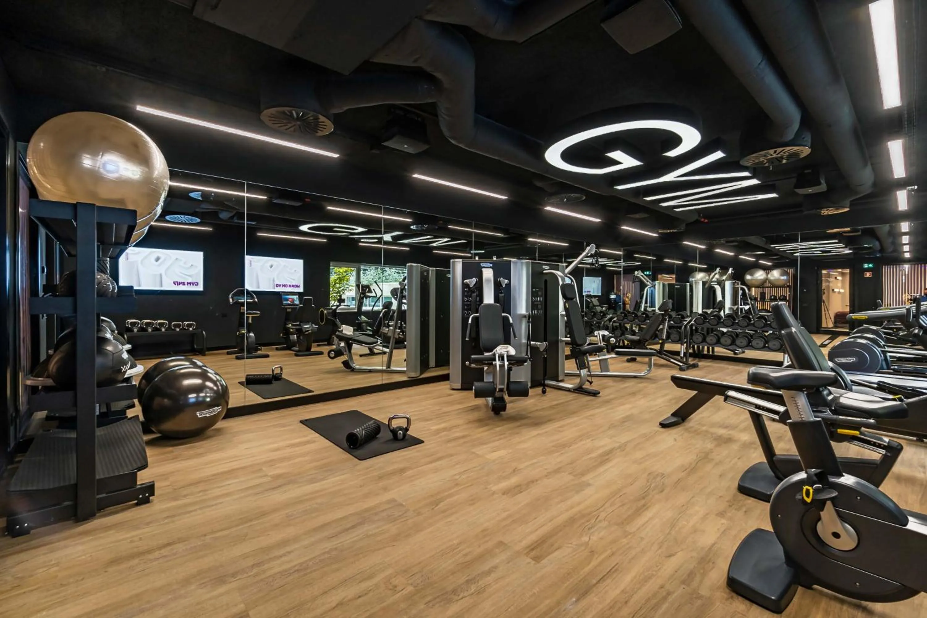 Fitness centre/facilities in YOTEL Porto