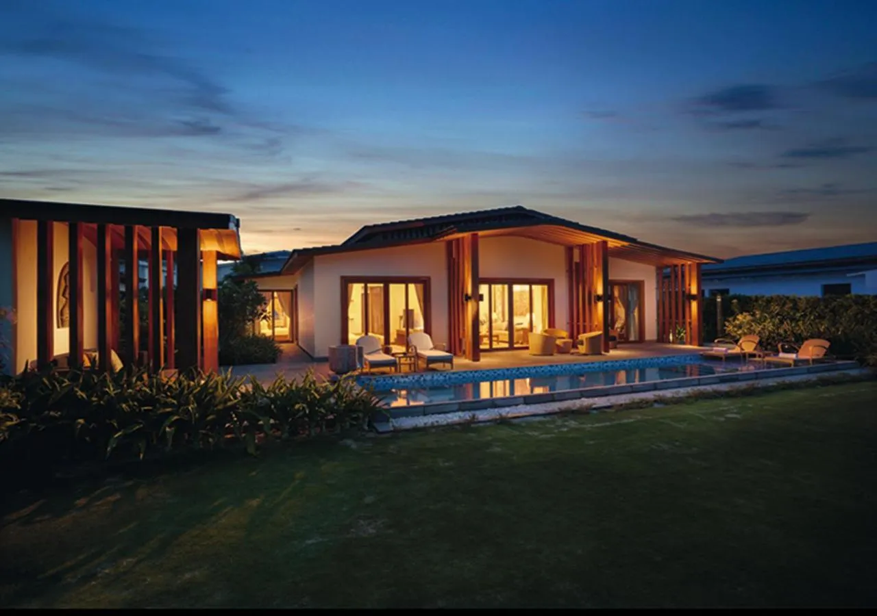 Sunset in Mövenpick Resort Cam Ranh