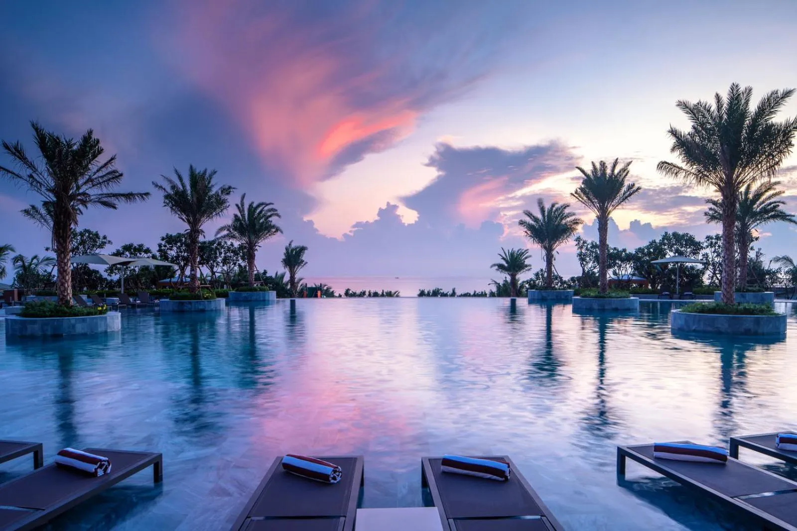 Swimming pool in Mövenpick Resort Cam Ranh