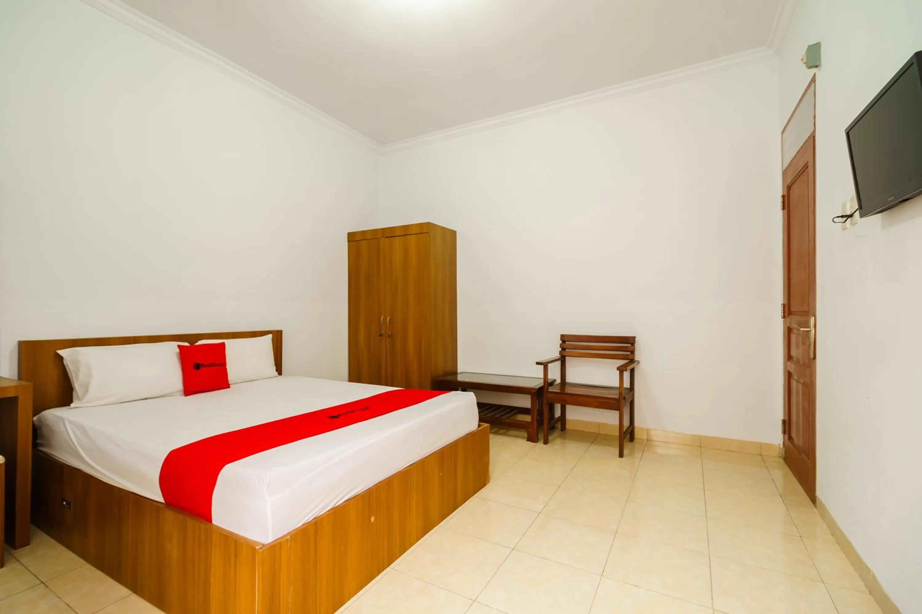 Bed in RedDoorz Syariah@Jalan Dr Mansyur Medan