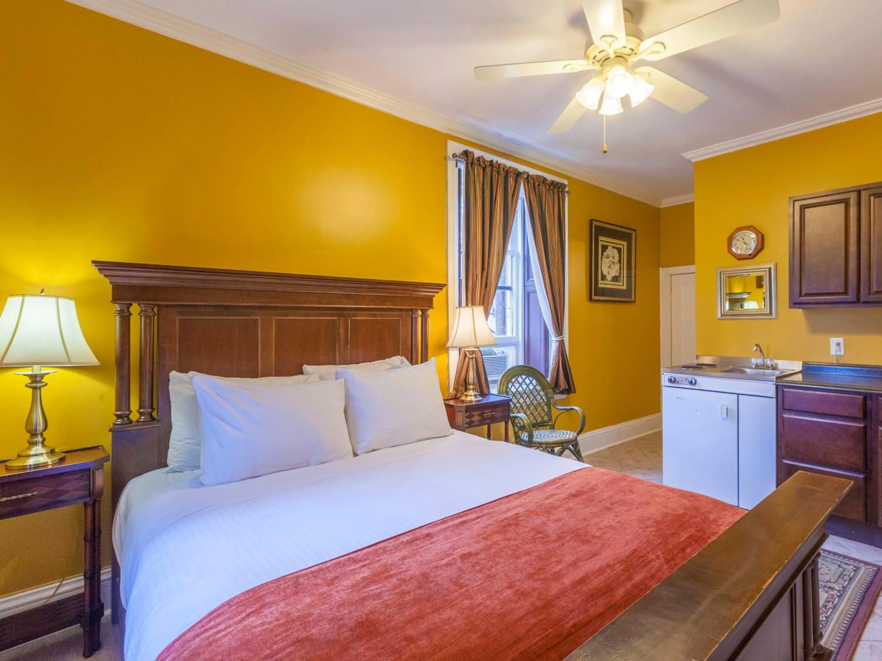 Bed in Chipman Hill Suites - Sydney Street