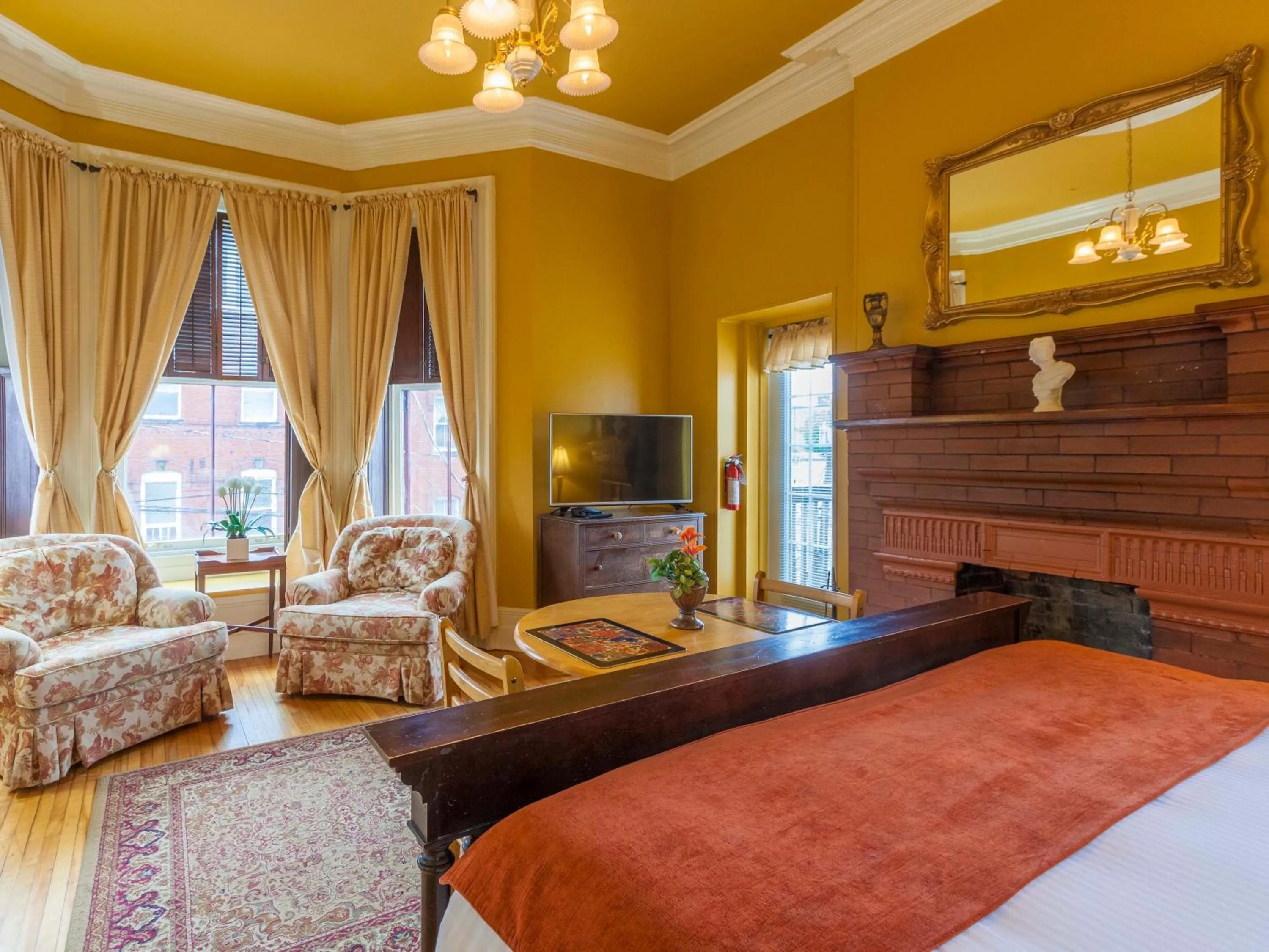 Photo of the whole room in Chipman Hill Suites - Sydney Street