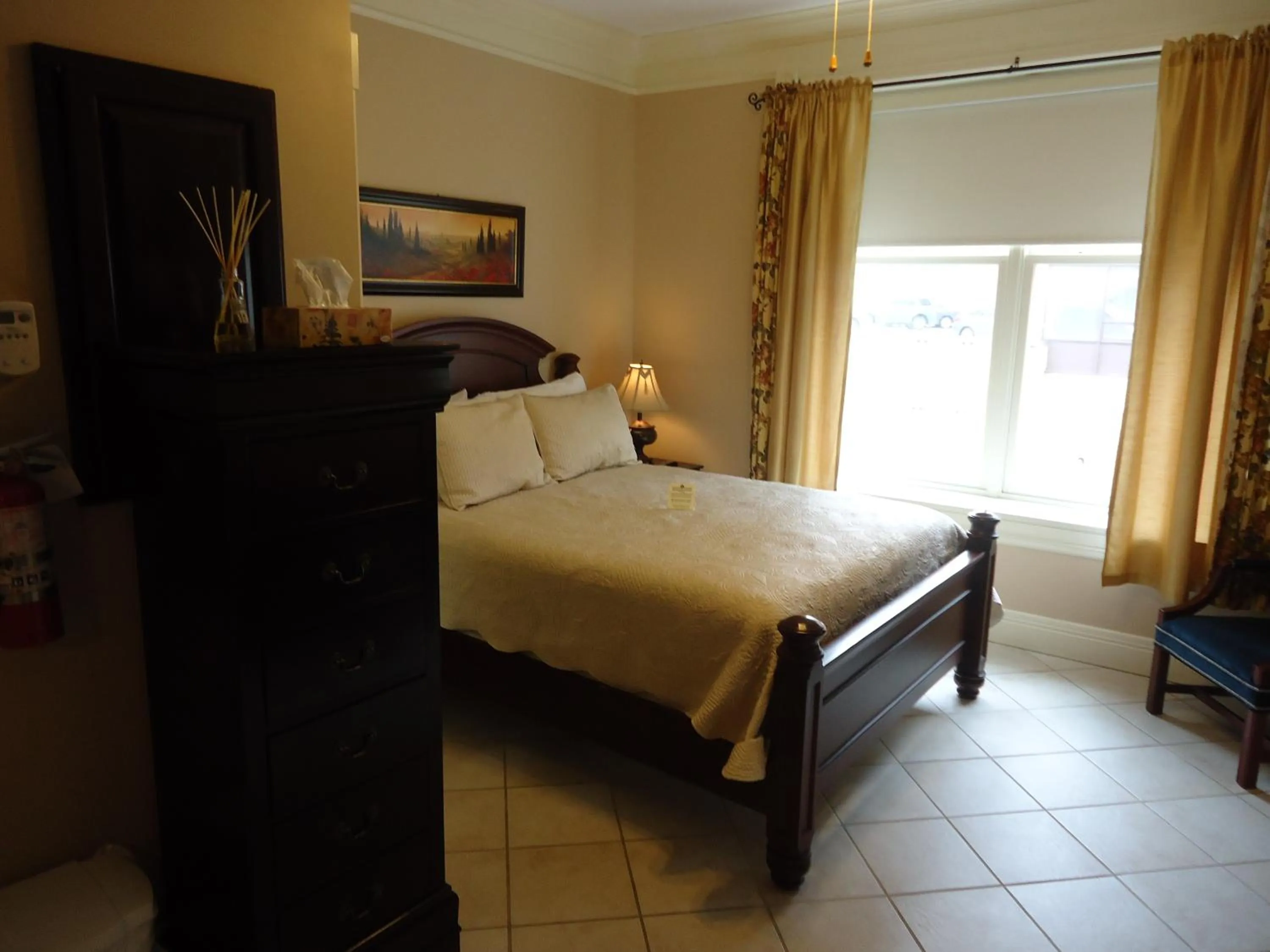 Bed in Chipman Hill Suites - Sydney Street