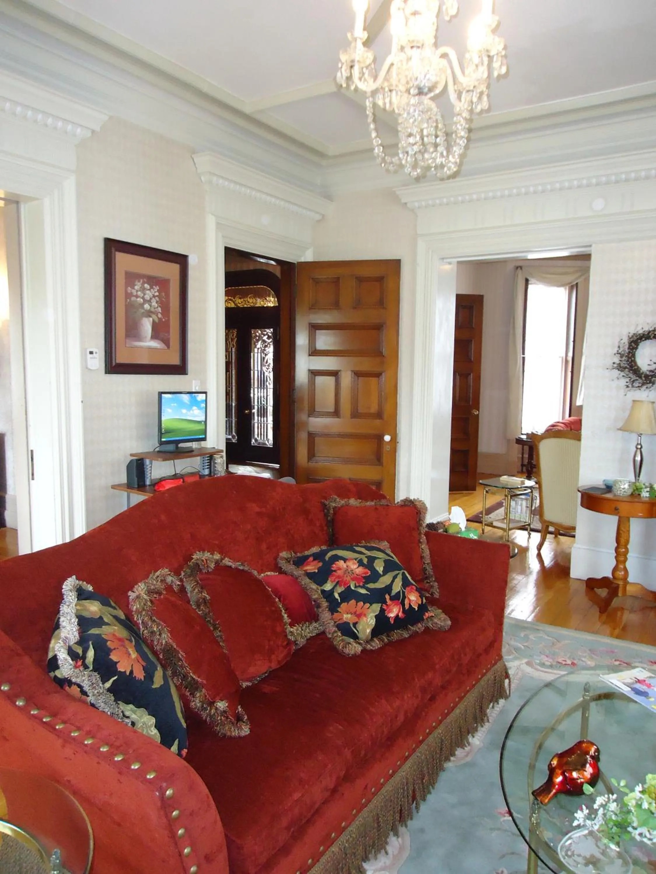 Communal lounge/ TV room in Chipman Hill Suites - Sydney Street