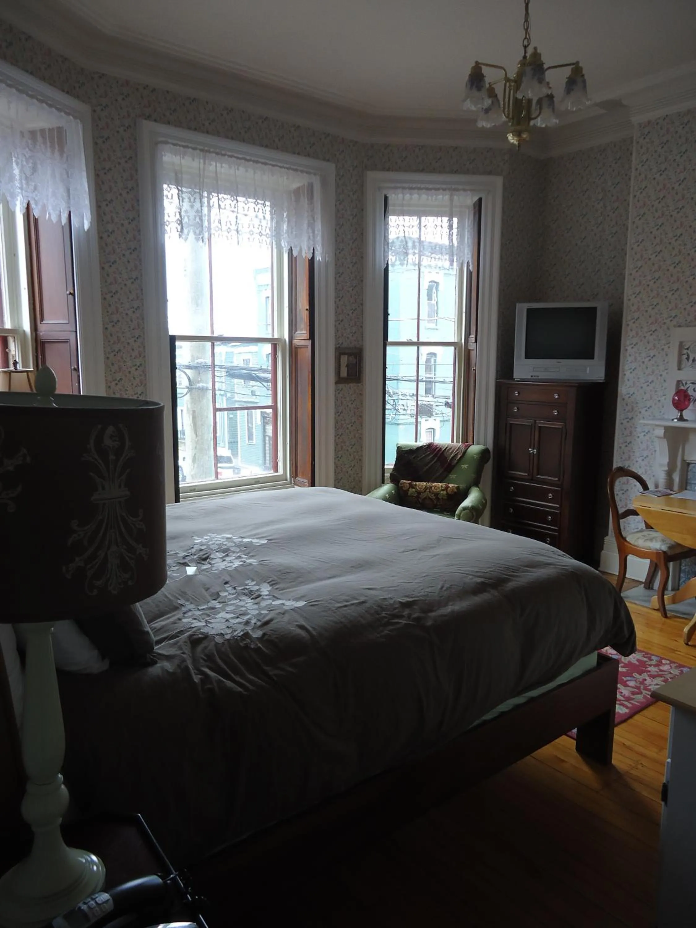 Photo of the whole room in Chipman Hill Suites - Sydney Street