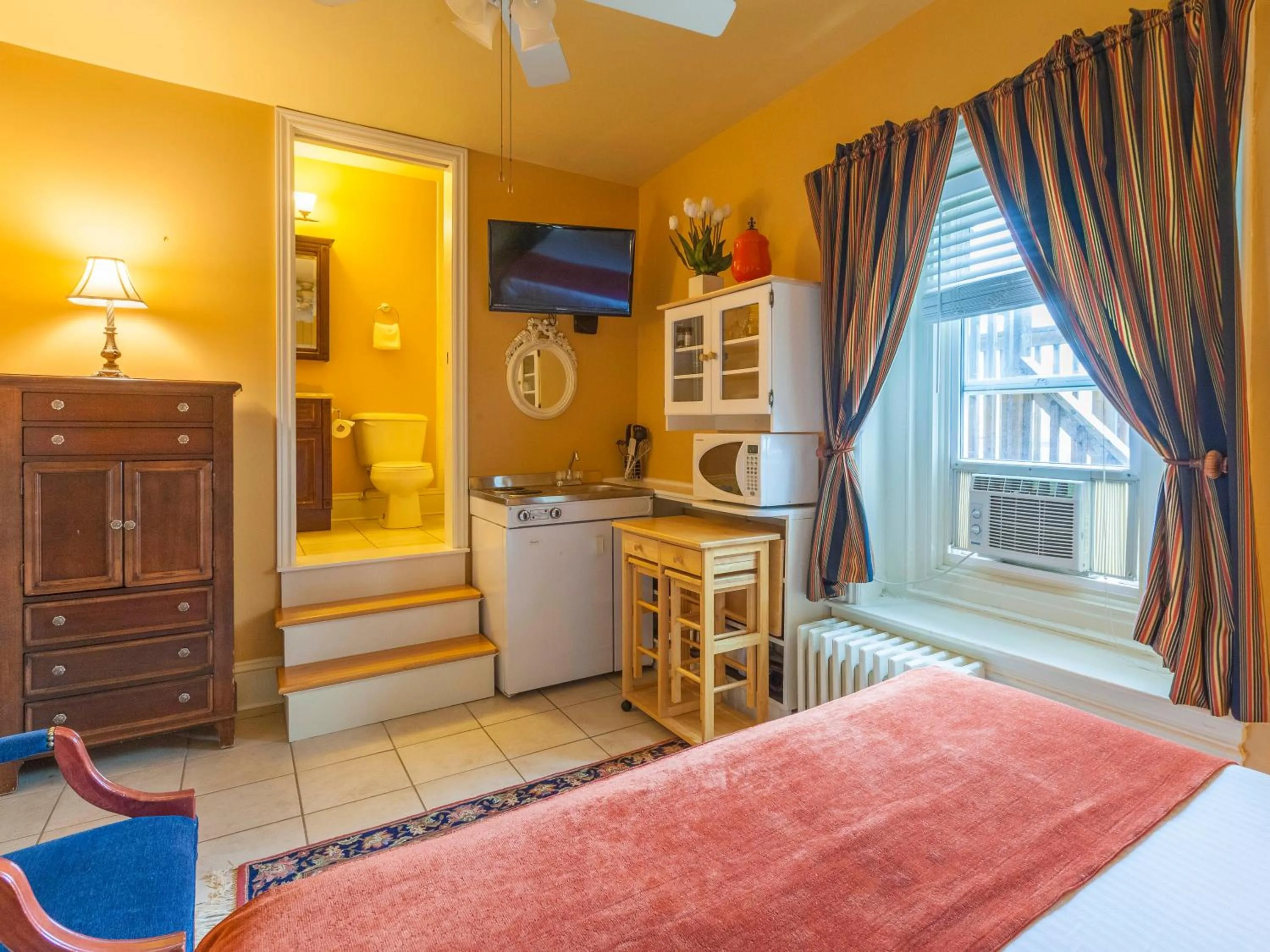 Kitchen or kitchenette in Chipman Hill Suites - Sydney Street