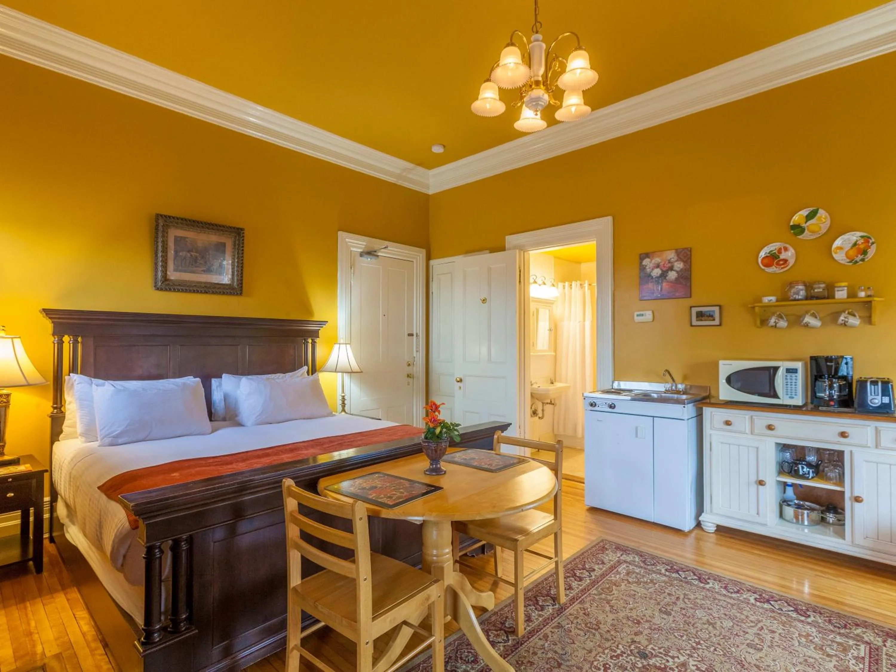 Photo of the whole room in Chipman Hill Suites - Sydney Street