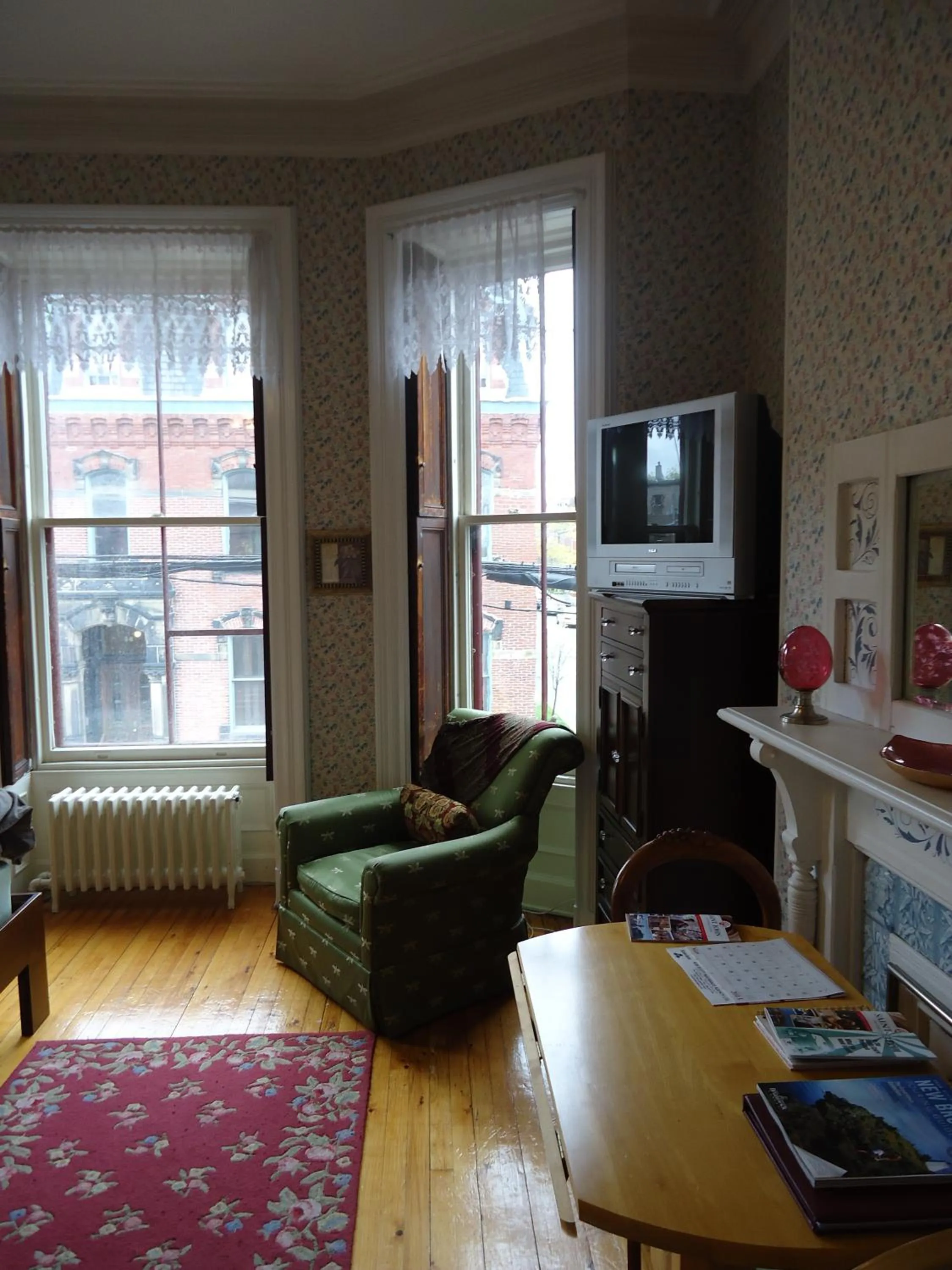 Seating area in Chipman Hill Suites - Sydney Street