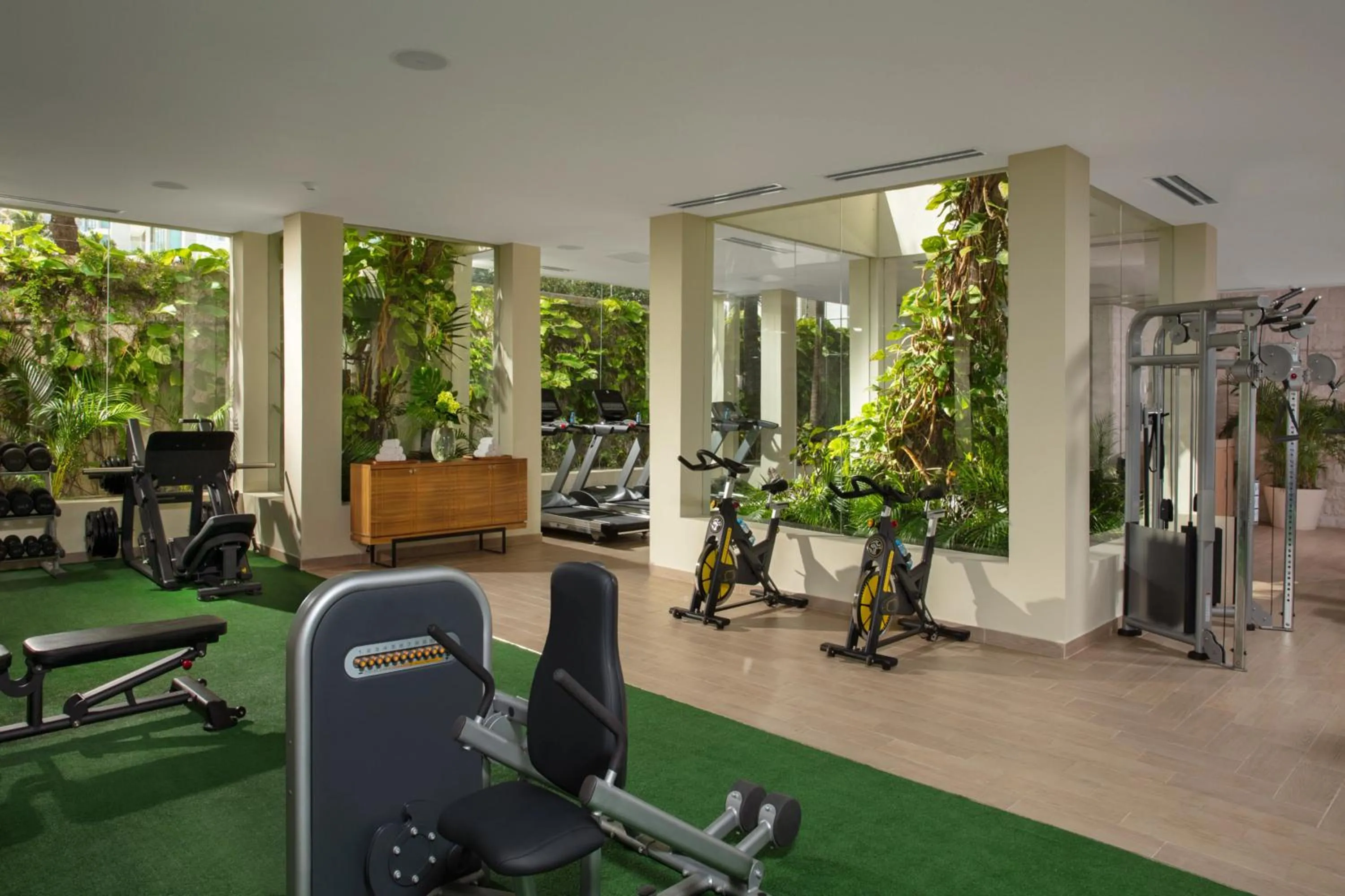 Fitness centre/facilities in Dreams Sands Cancun Resort & Spa