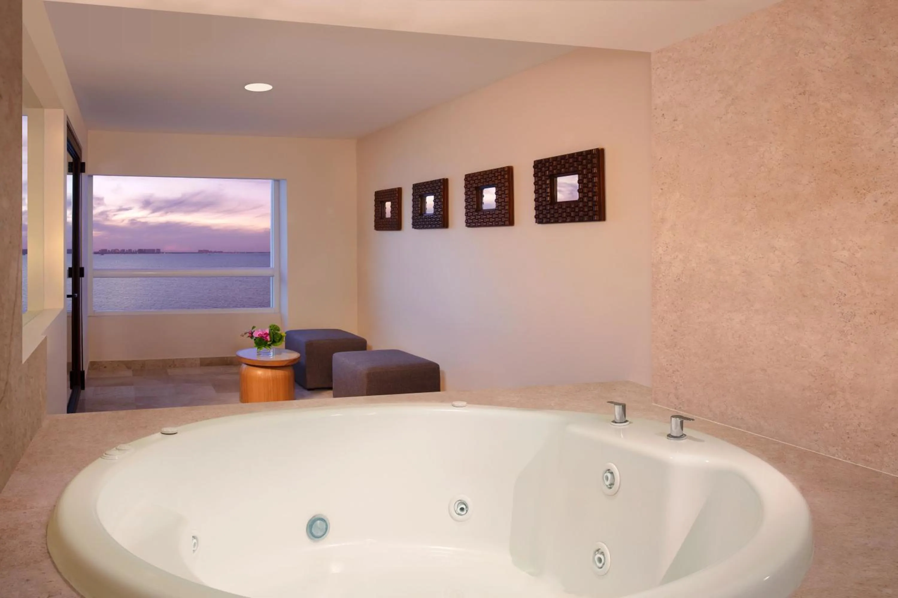 Hot Tub in Dreams Sands Cancun Resort & Spa