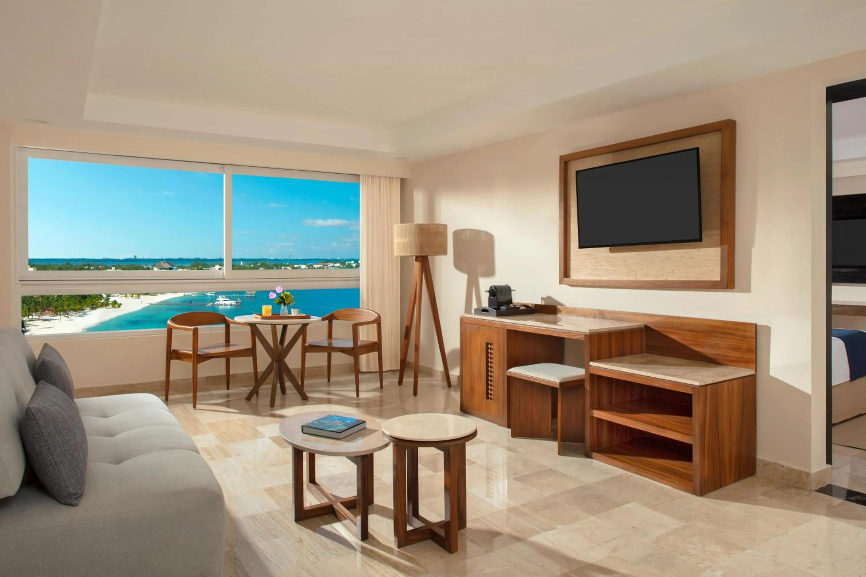 Living room in Dreams Sands Cancun Resort & Spa