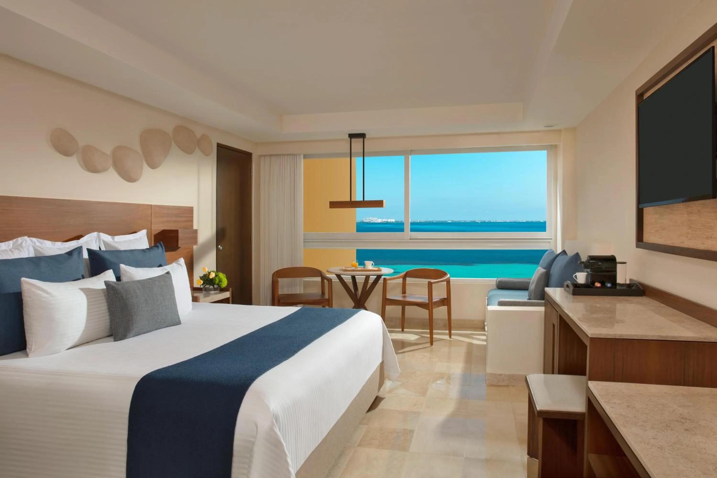 Bedroom, Bed in Dreams Sands Cancun Resort & Spa