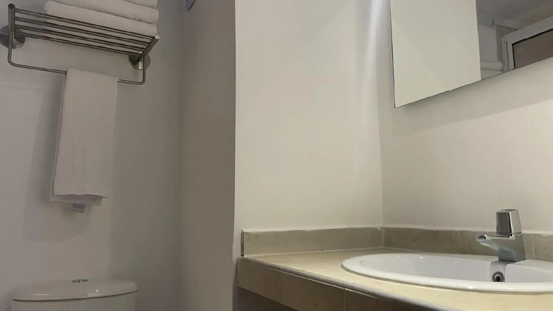 Superior Triple Room in Hotel Toné by On vacation Superior Triple Room in Hotel Toné by On vacation