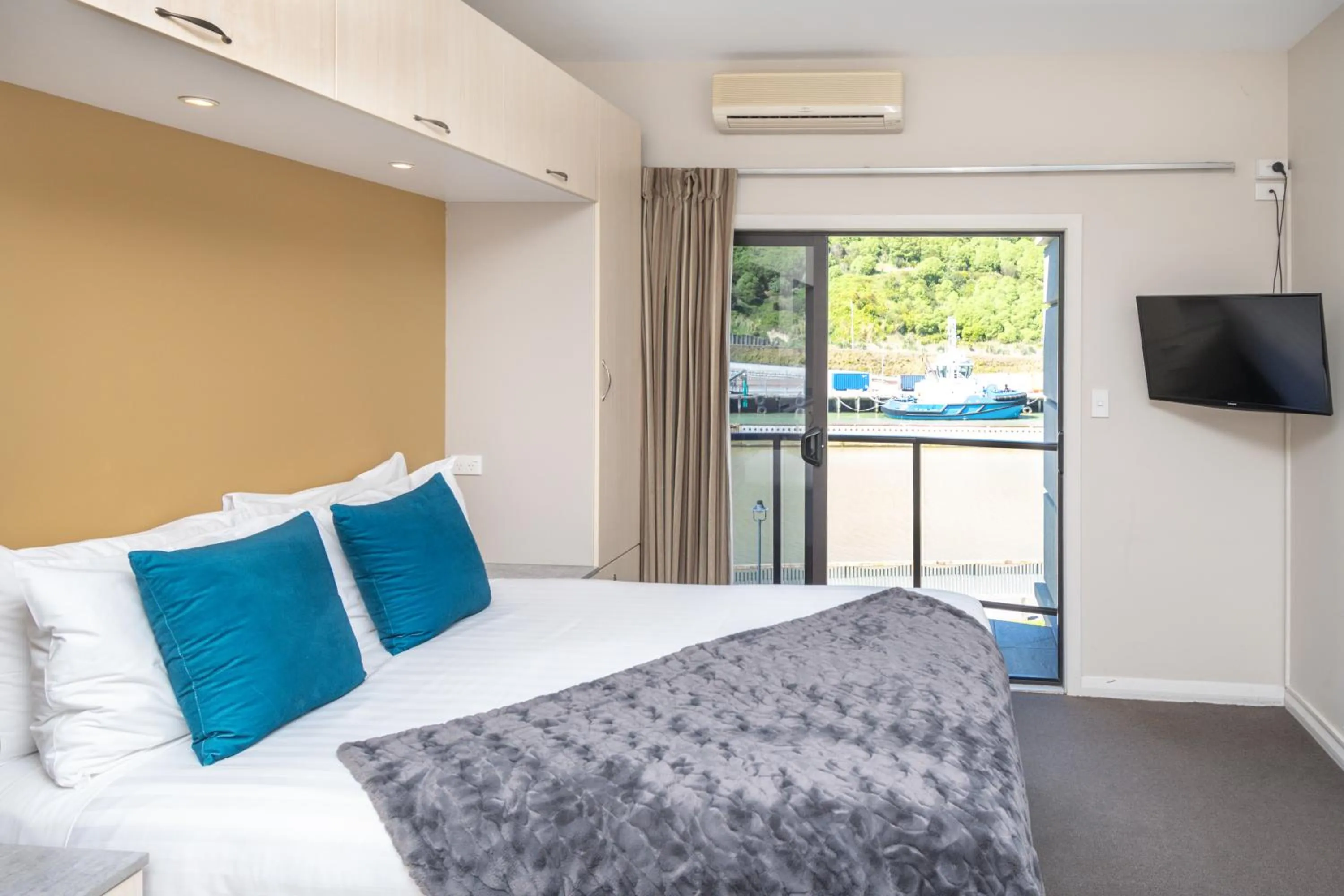 Bed in Portside Hotel Gisborne