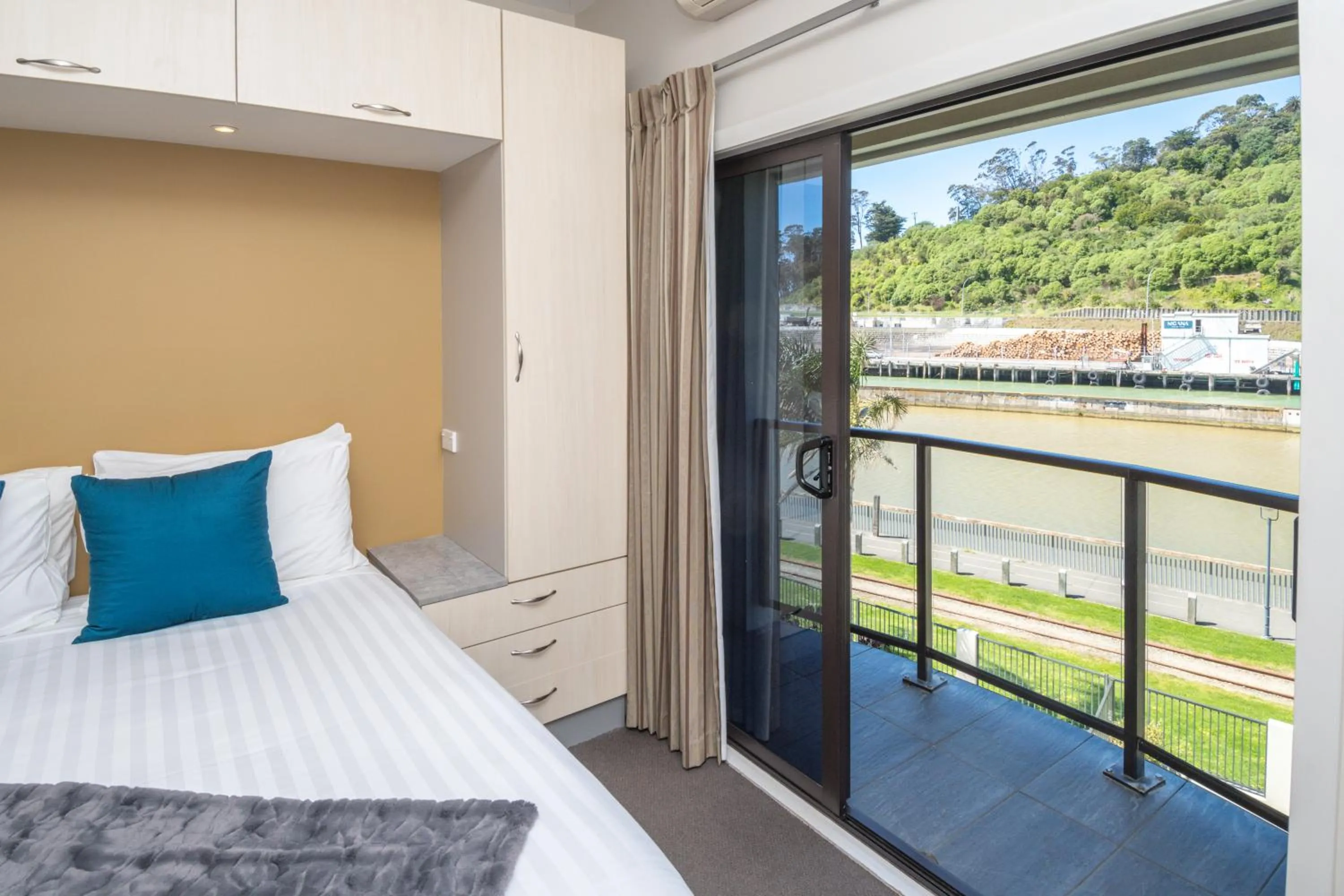 Bed in Portside Hotel Gisborne