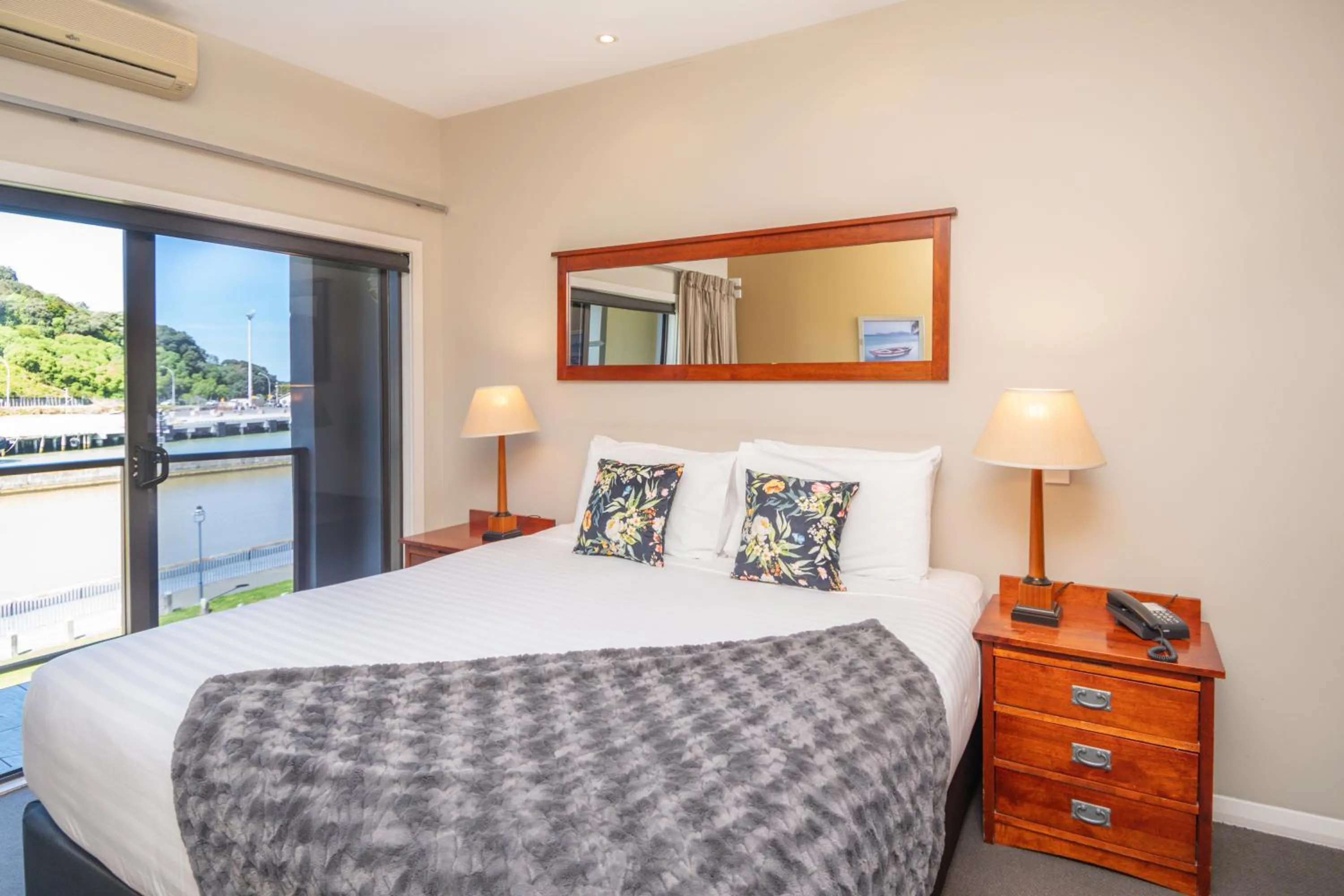 Bed in Portside Hotel Gisborne