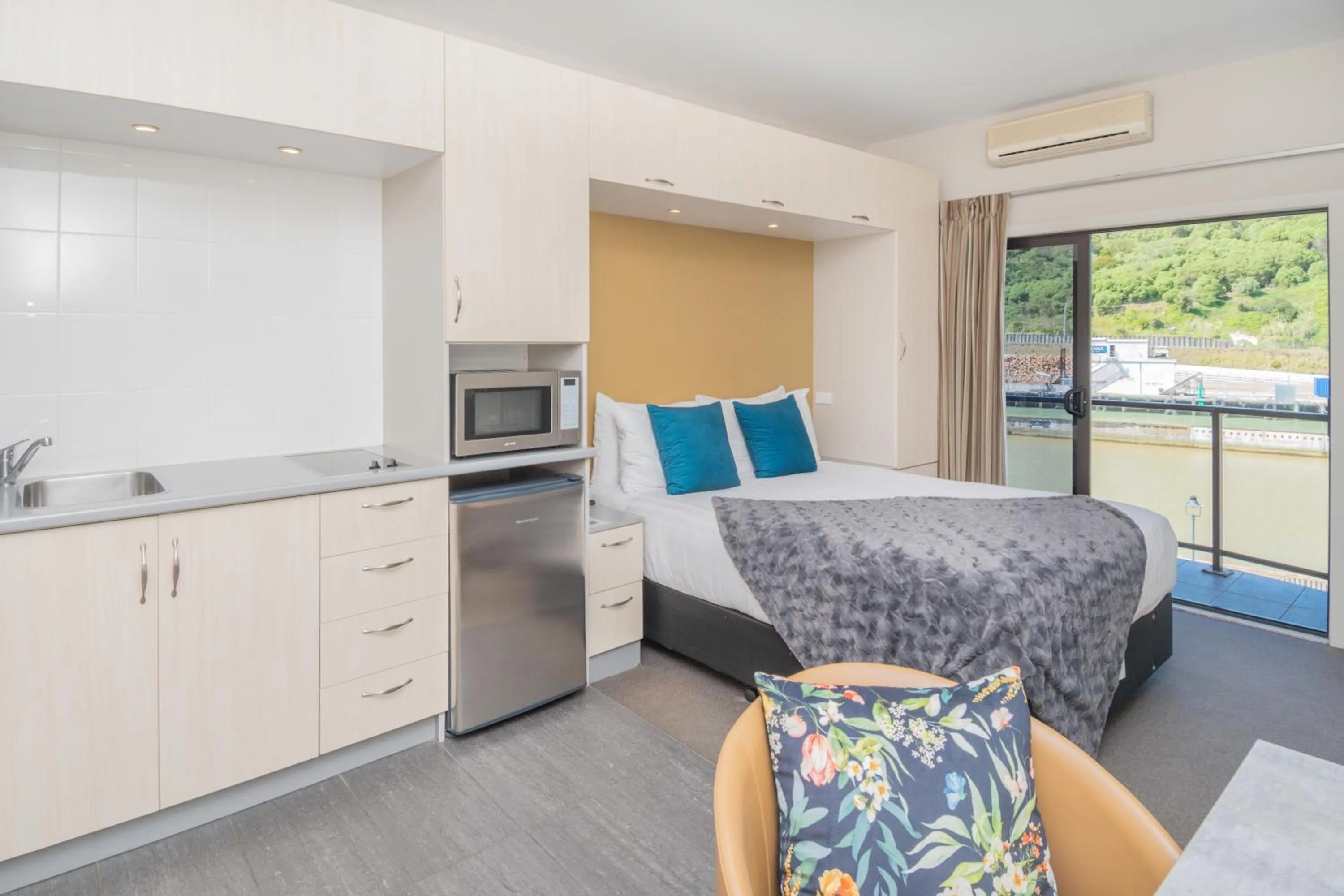 Bed in Portside Hotel Gisborne