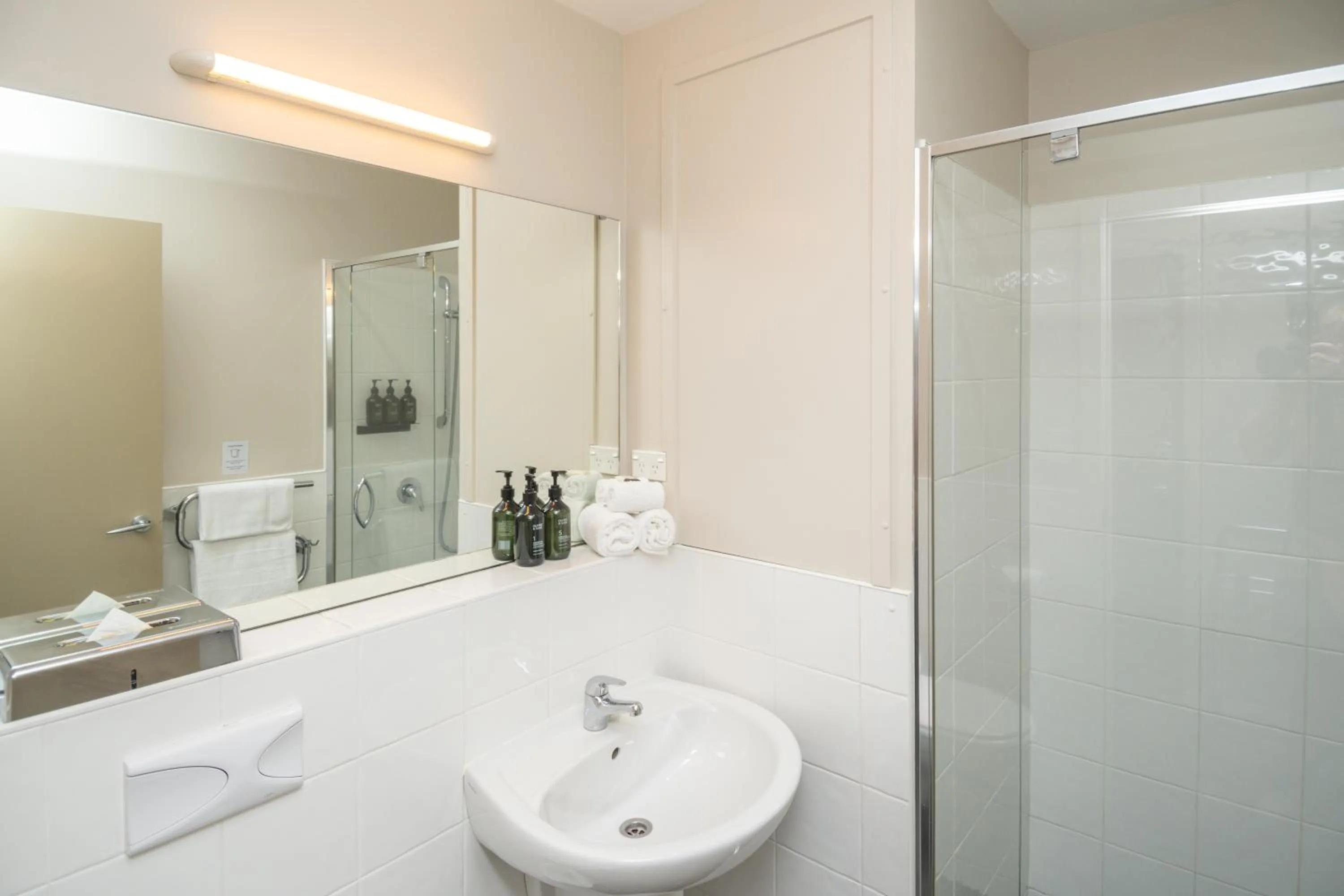 Shower in Portside Hotel Gisborne