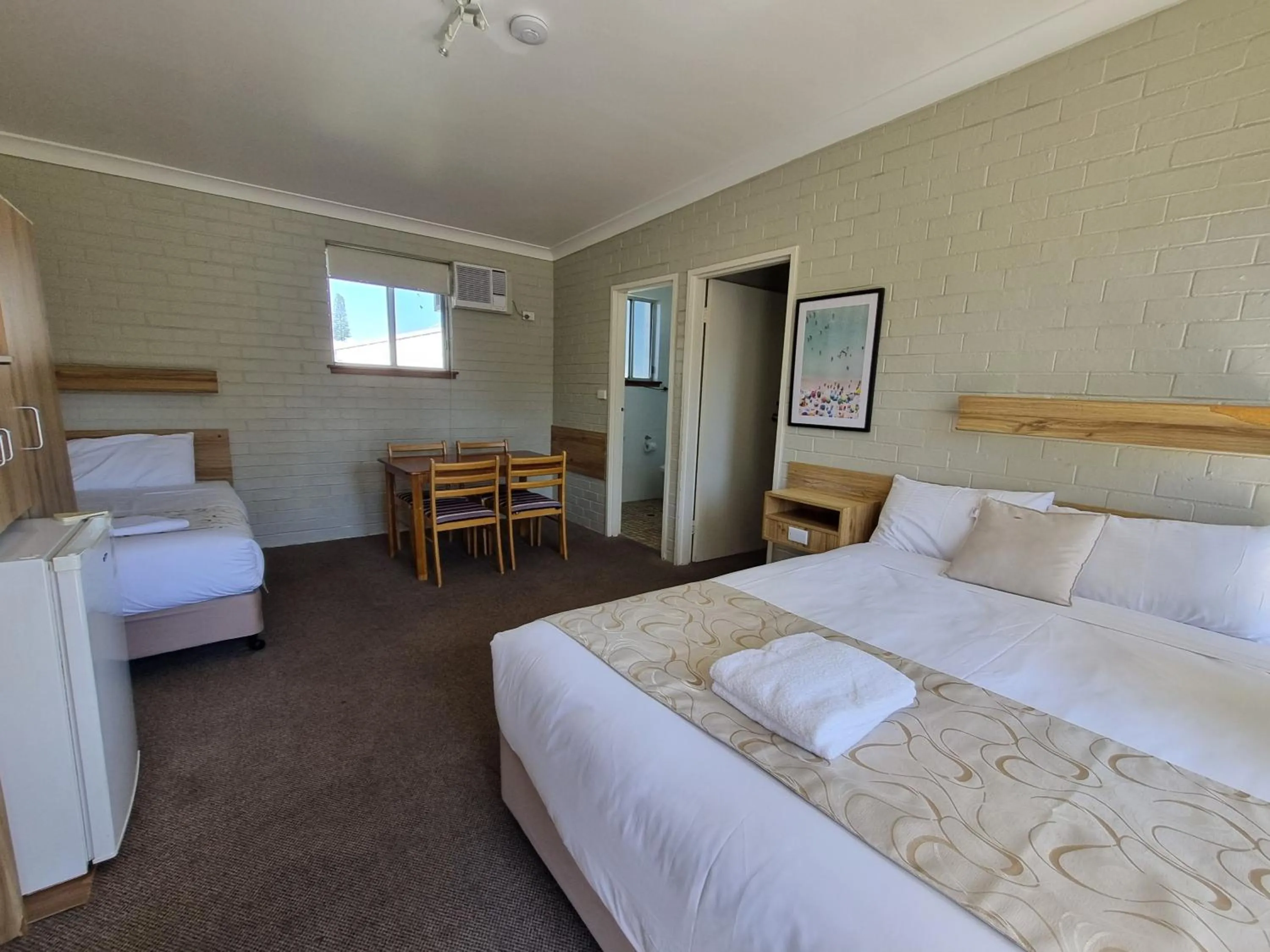 Bed in Moon River Motor Inn