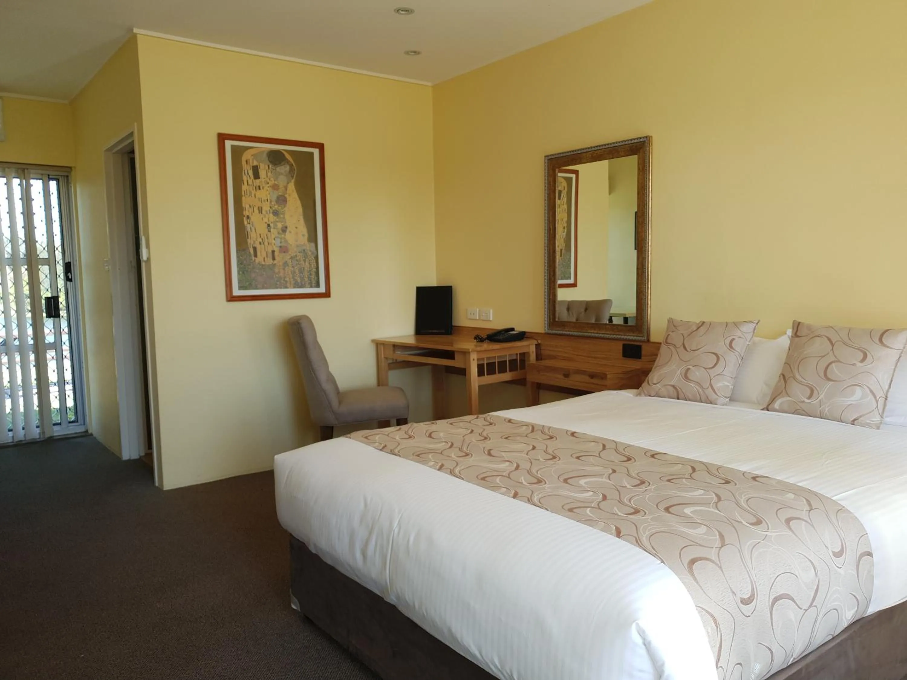 Bed in Moon River Motor Inn