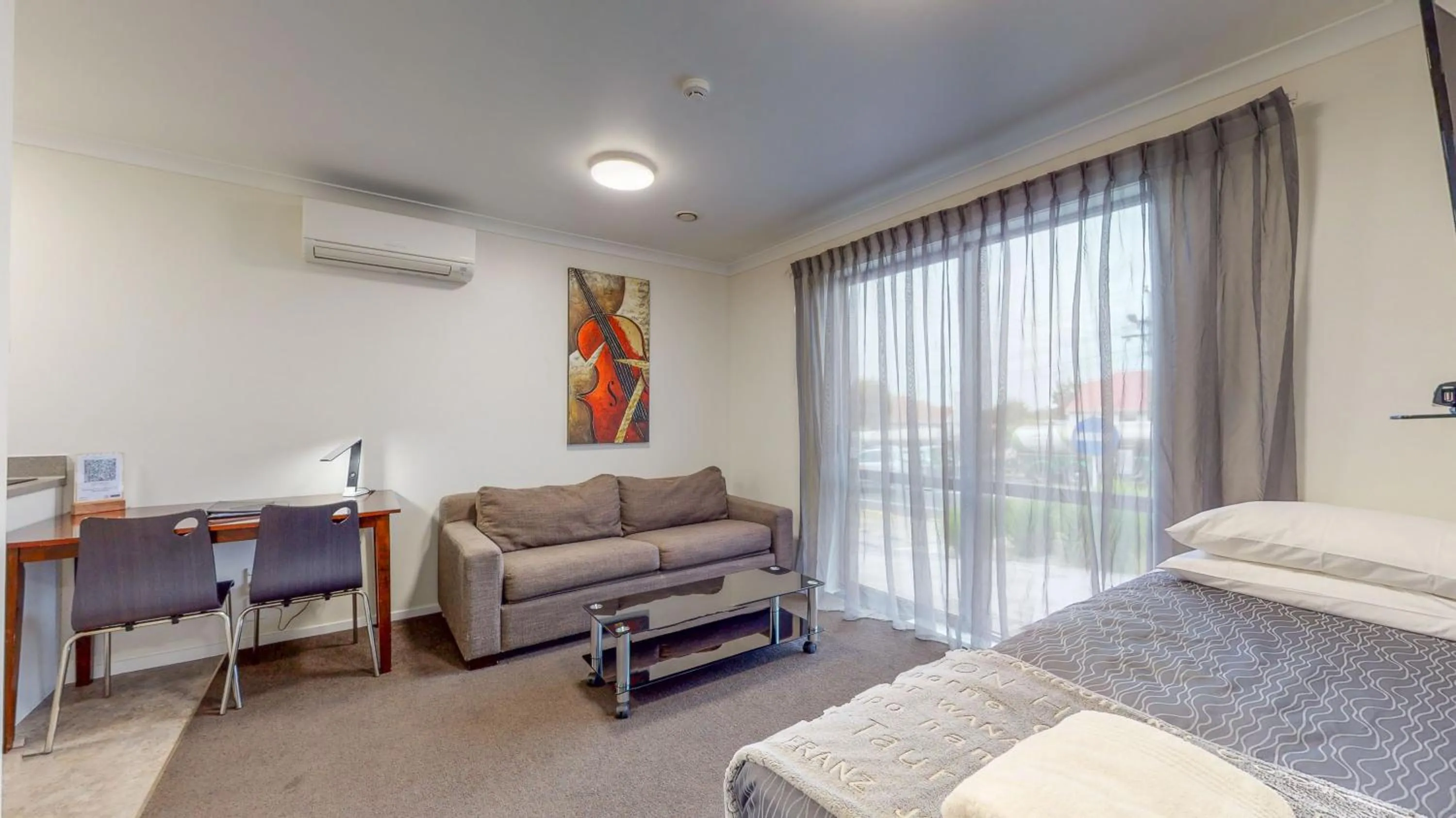 Living room, Bed in Matariki Motor Lodge