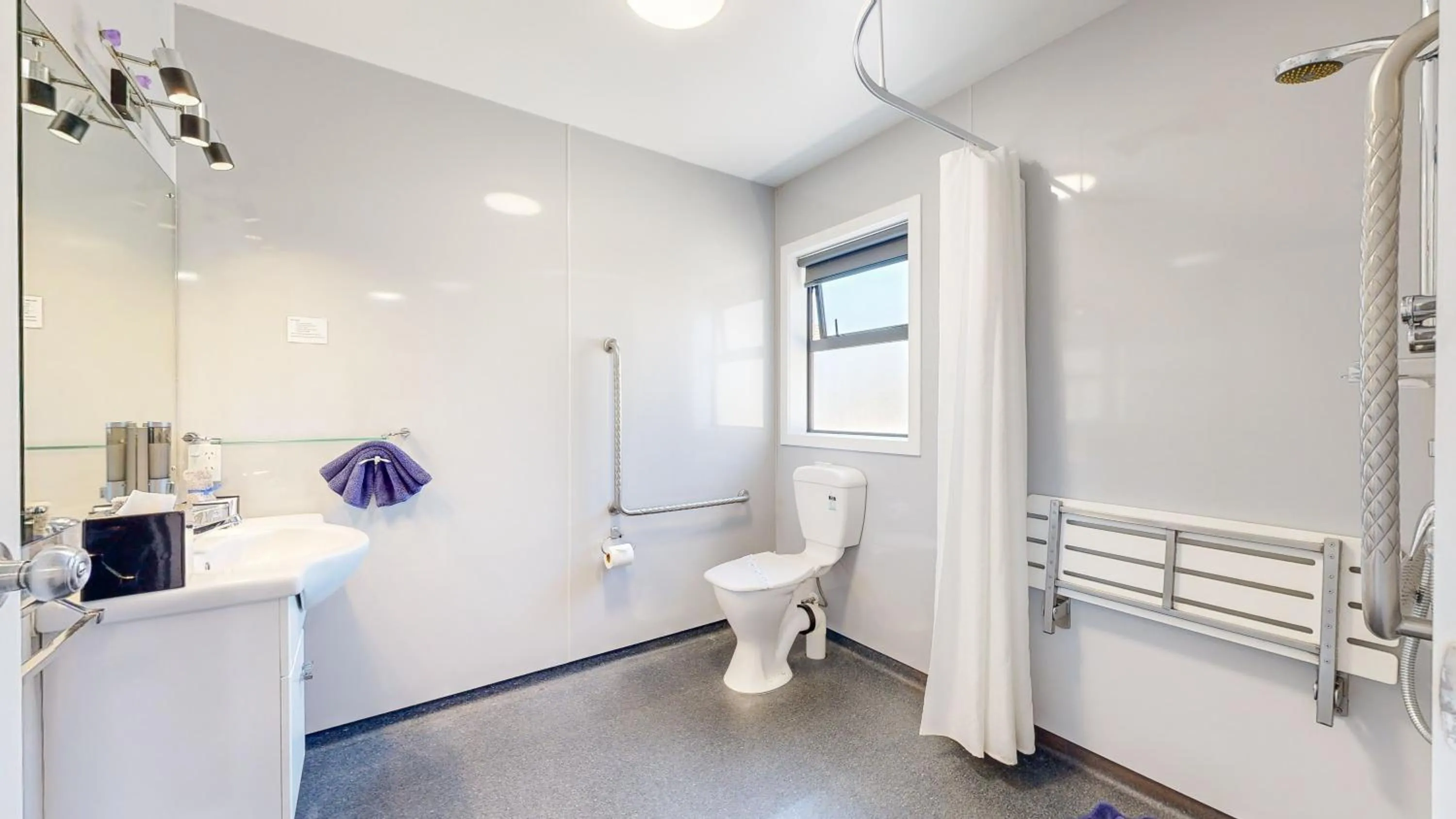 Public Bath in Matariki Motor Lodge