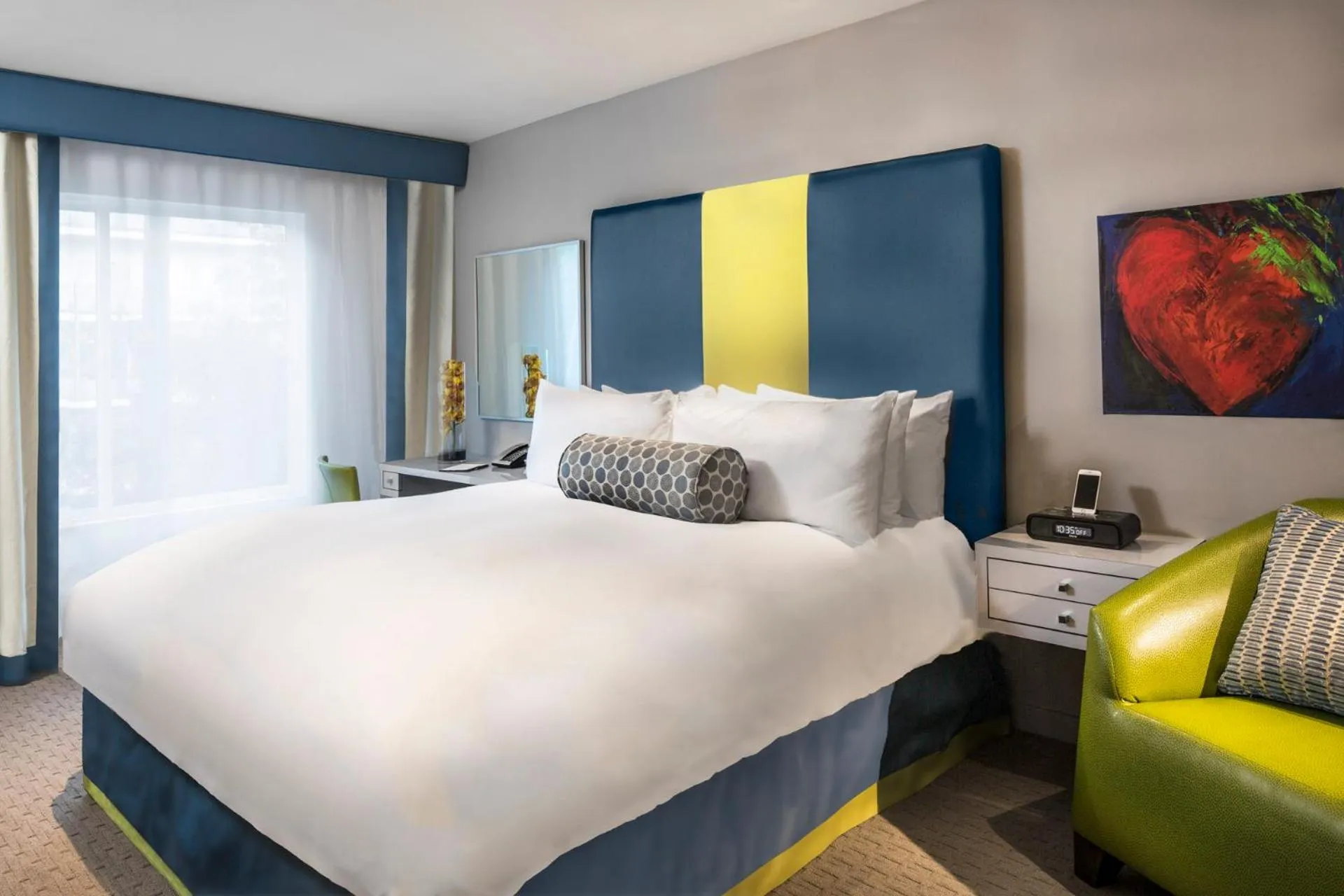 Photo of the whole room, Bed in Sunset Marquis Hotel