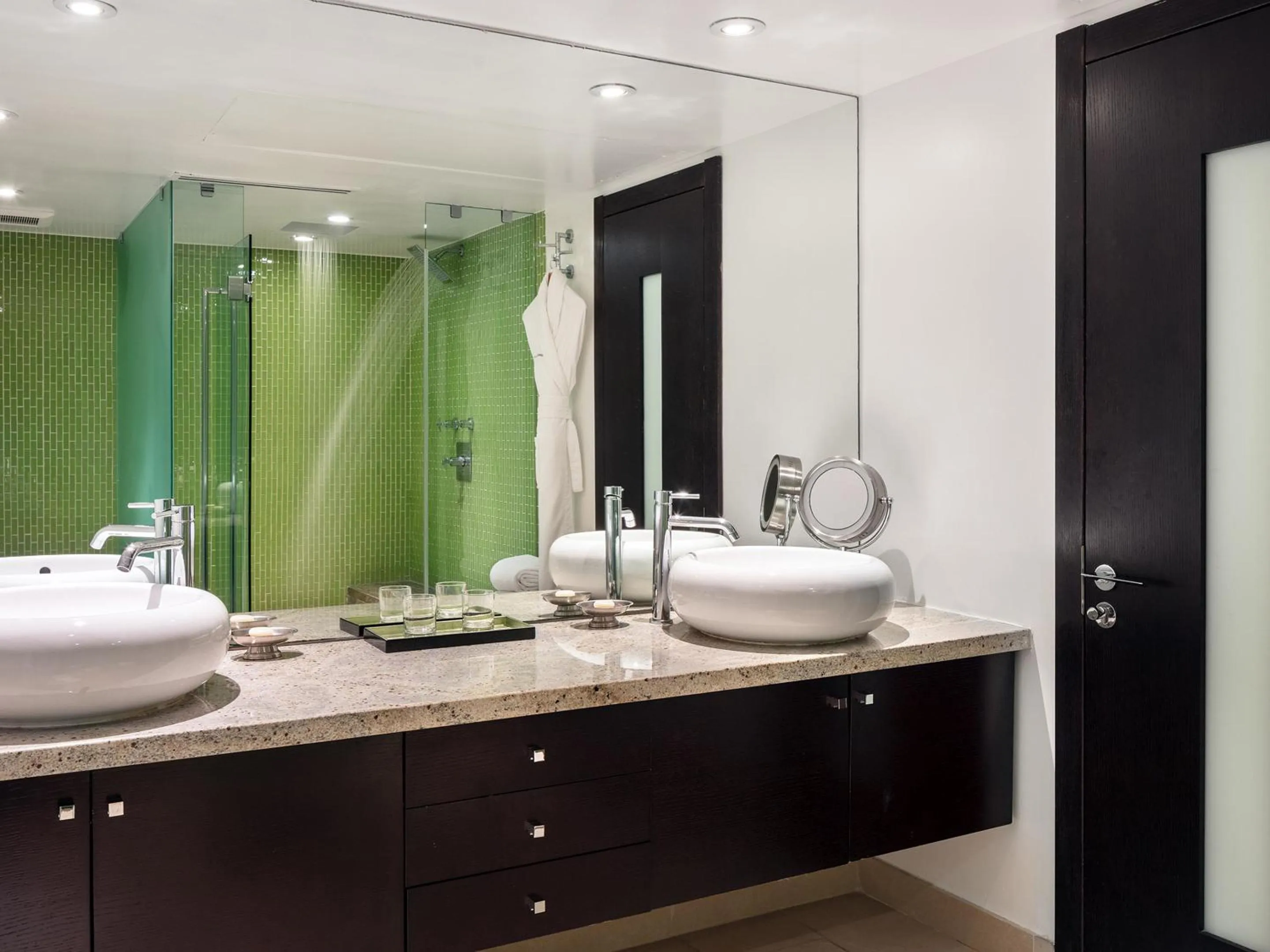 Bathroom in Sunset Marquis Hotel