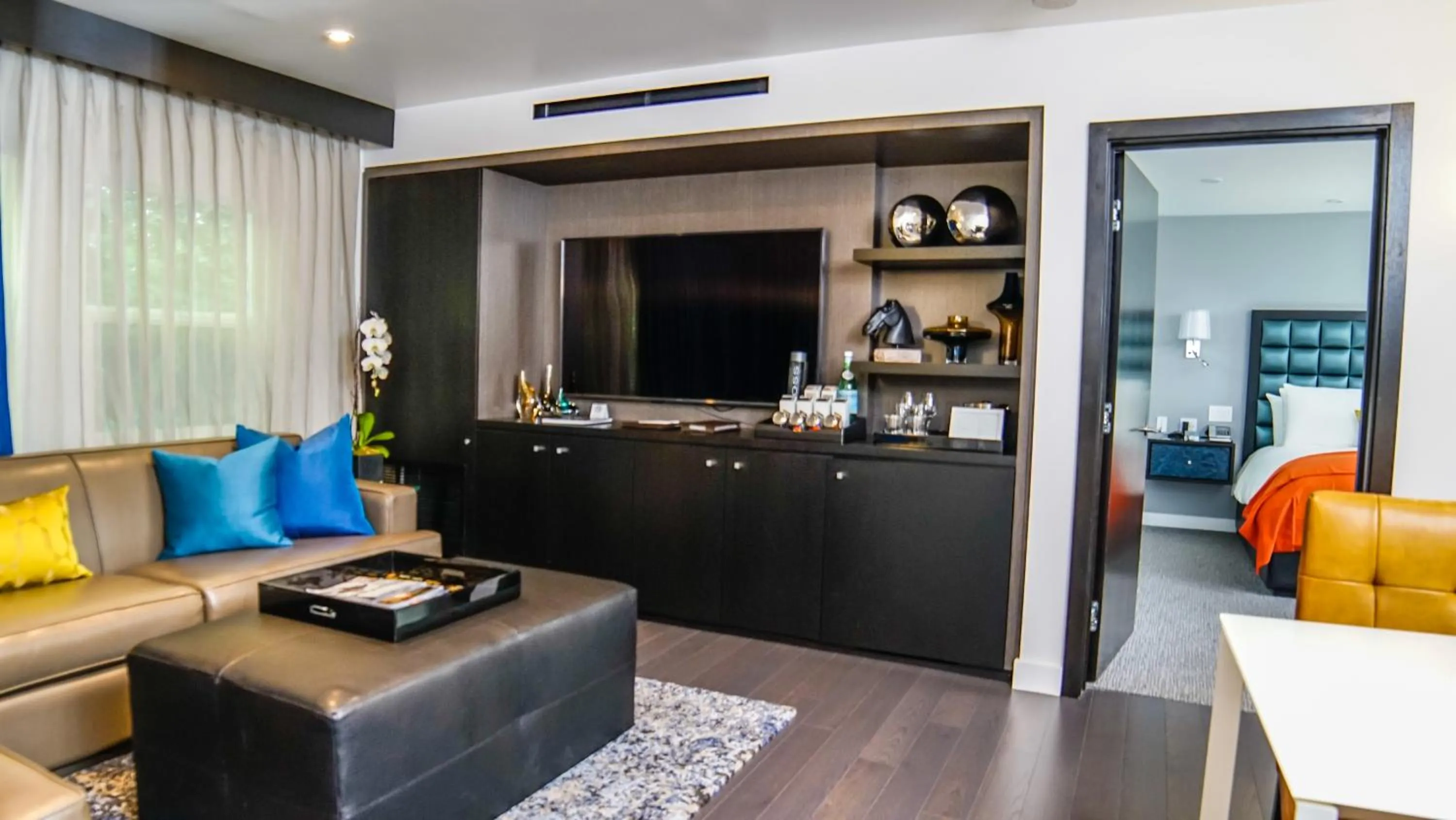 Living room in Sunset Marquis Hotel