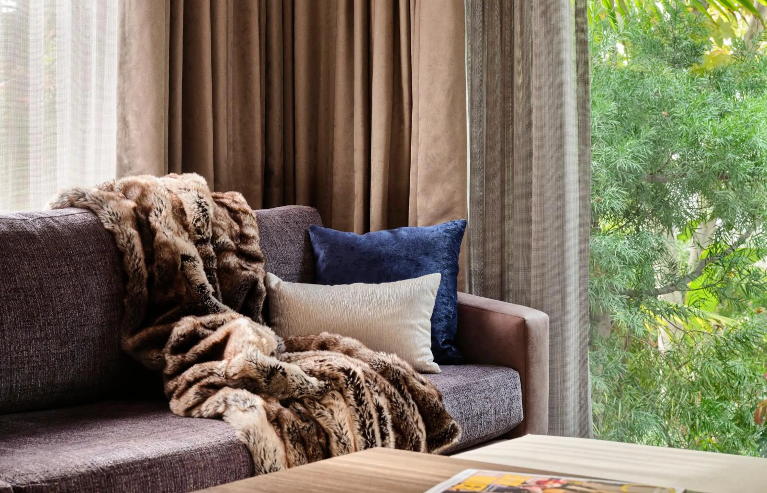 Living room in Sunset Marquis Hotel