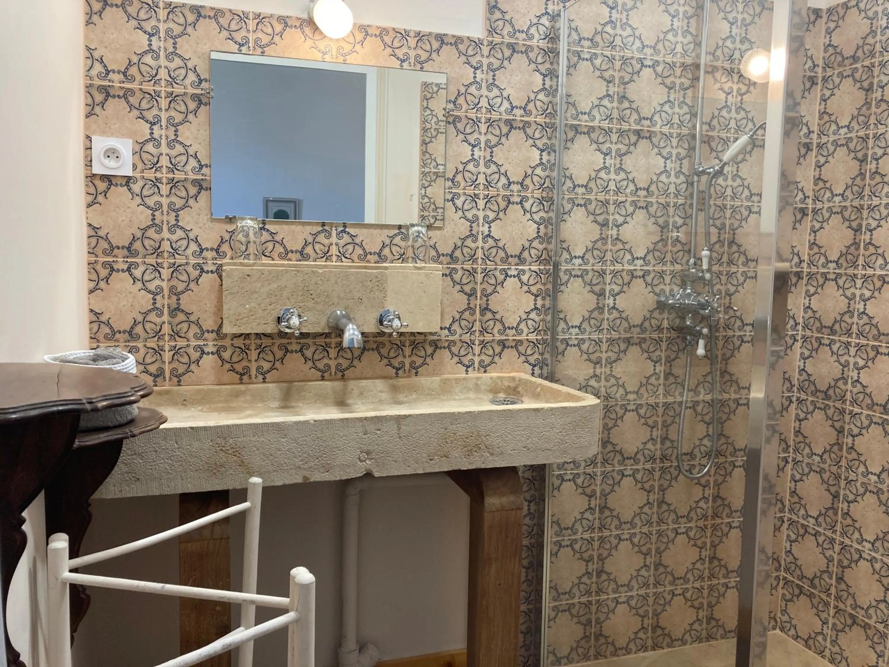 Bathroom in La Buffonnerie