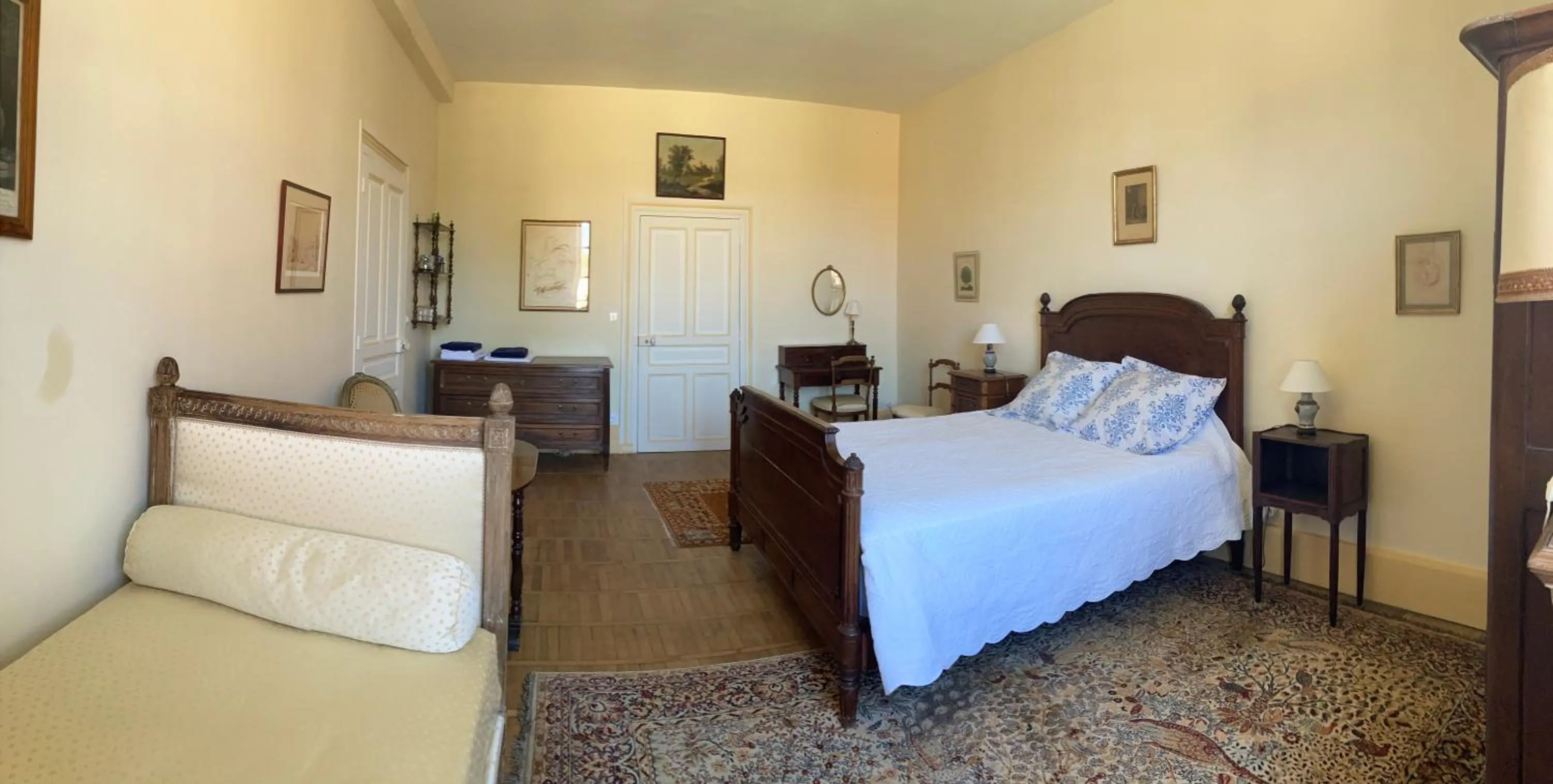 Photo of the whole room, Bed in La Buffonnerie
