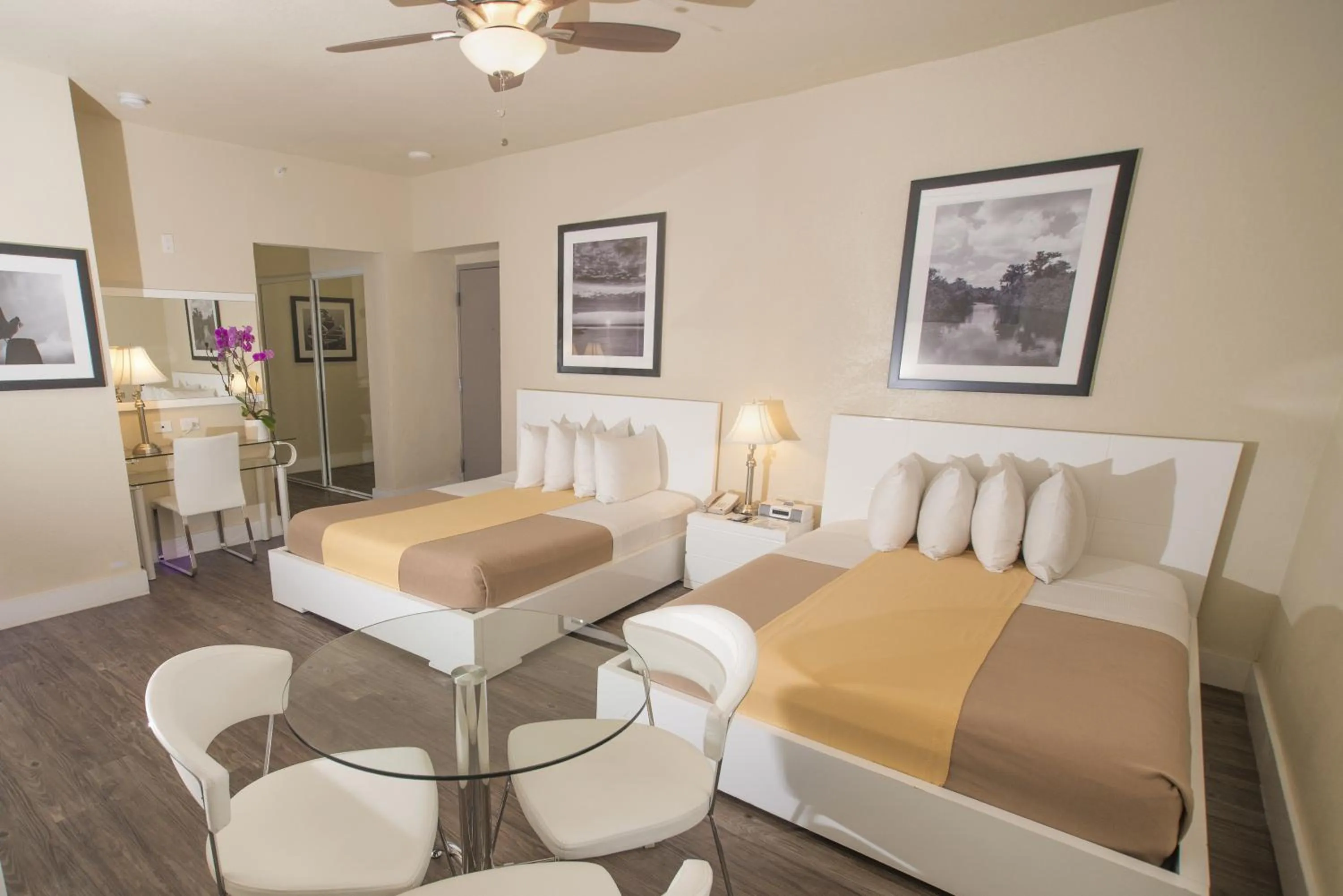 Photo of the whole room in Ocean Five Hotel