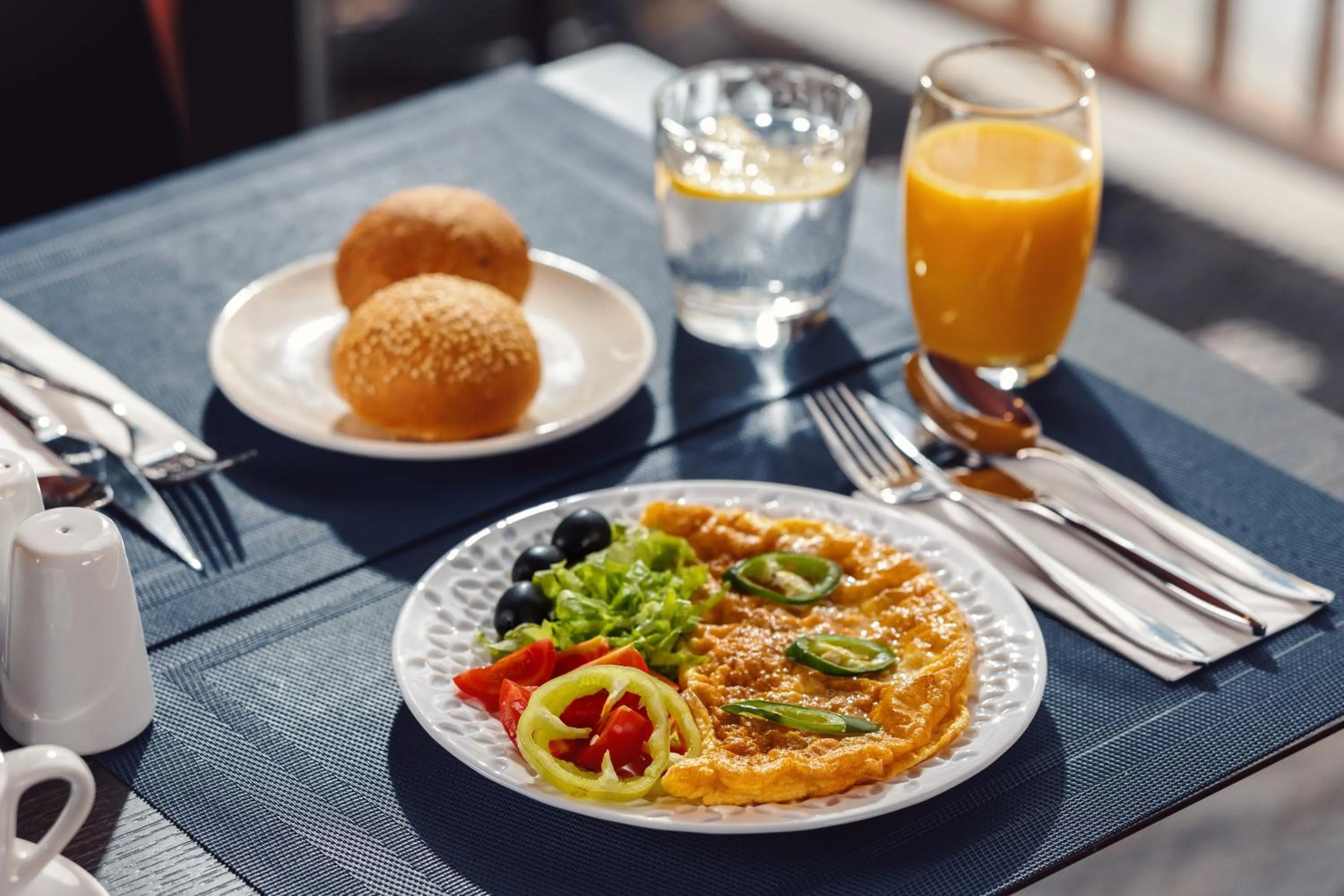 Breakfast in Heritage Hotel and Suites