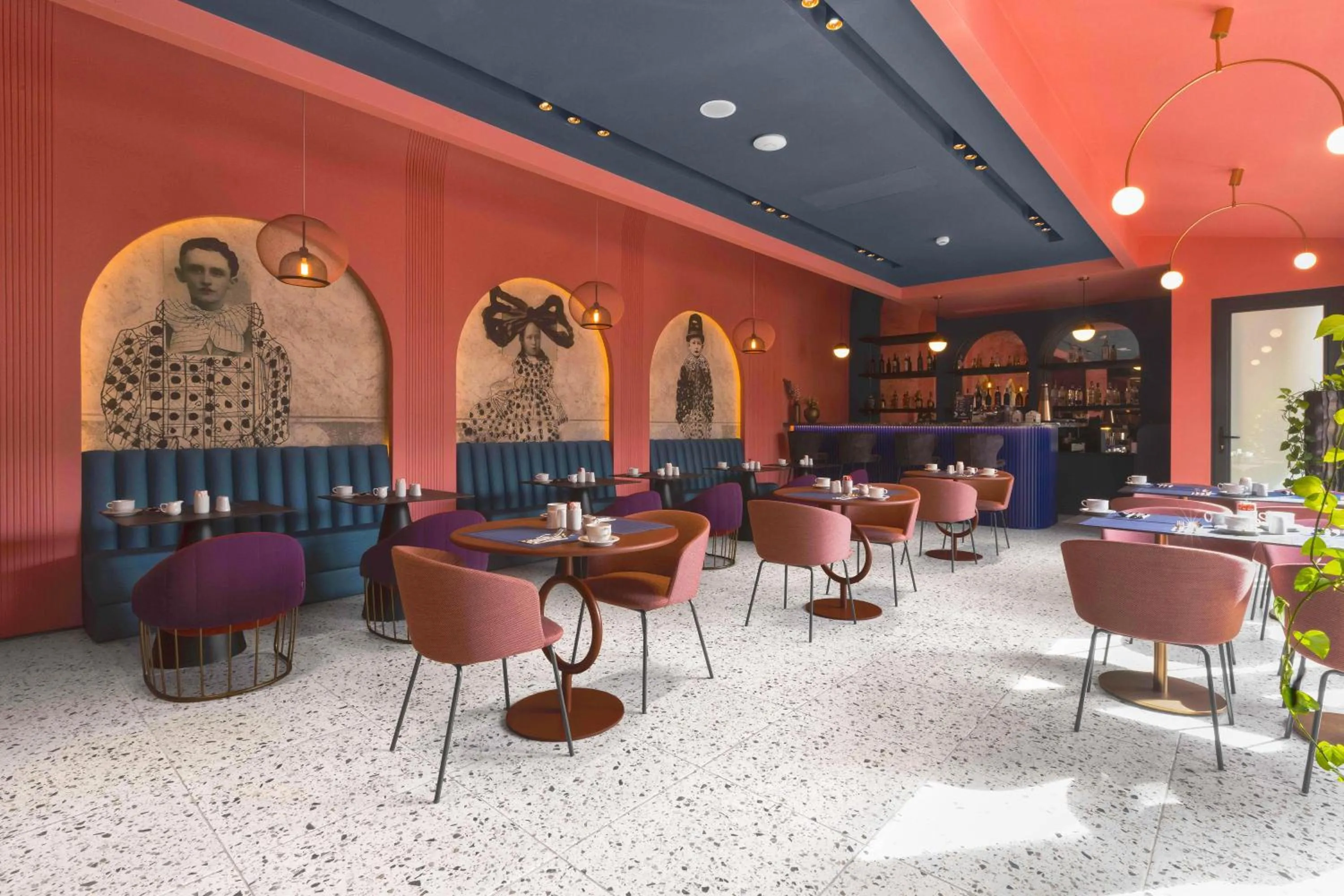 Restaurant/places to eat in Heritage Hotel and Suites