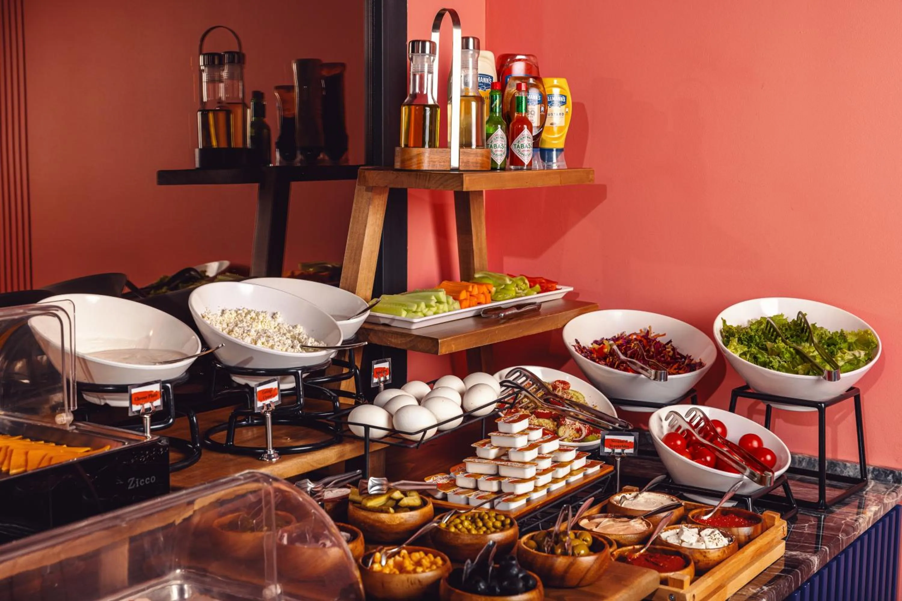 Breakfast in Heritage Hotel and Suites