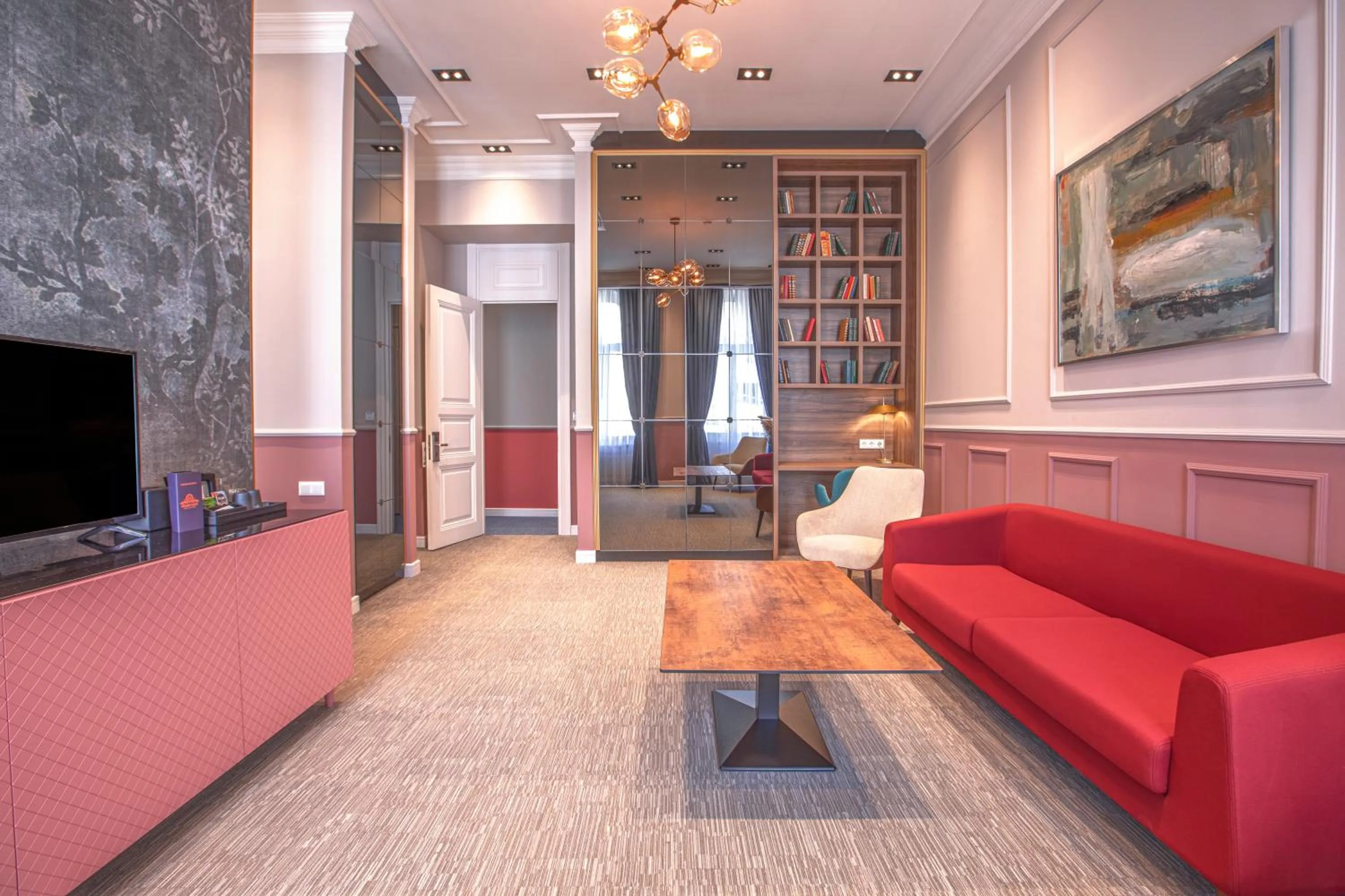 Living room in Heritage Hotel and Suites