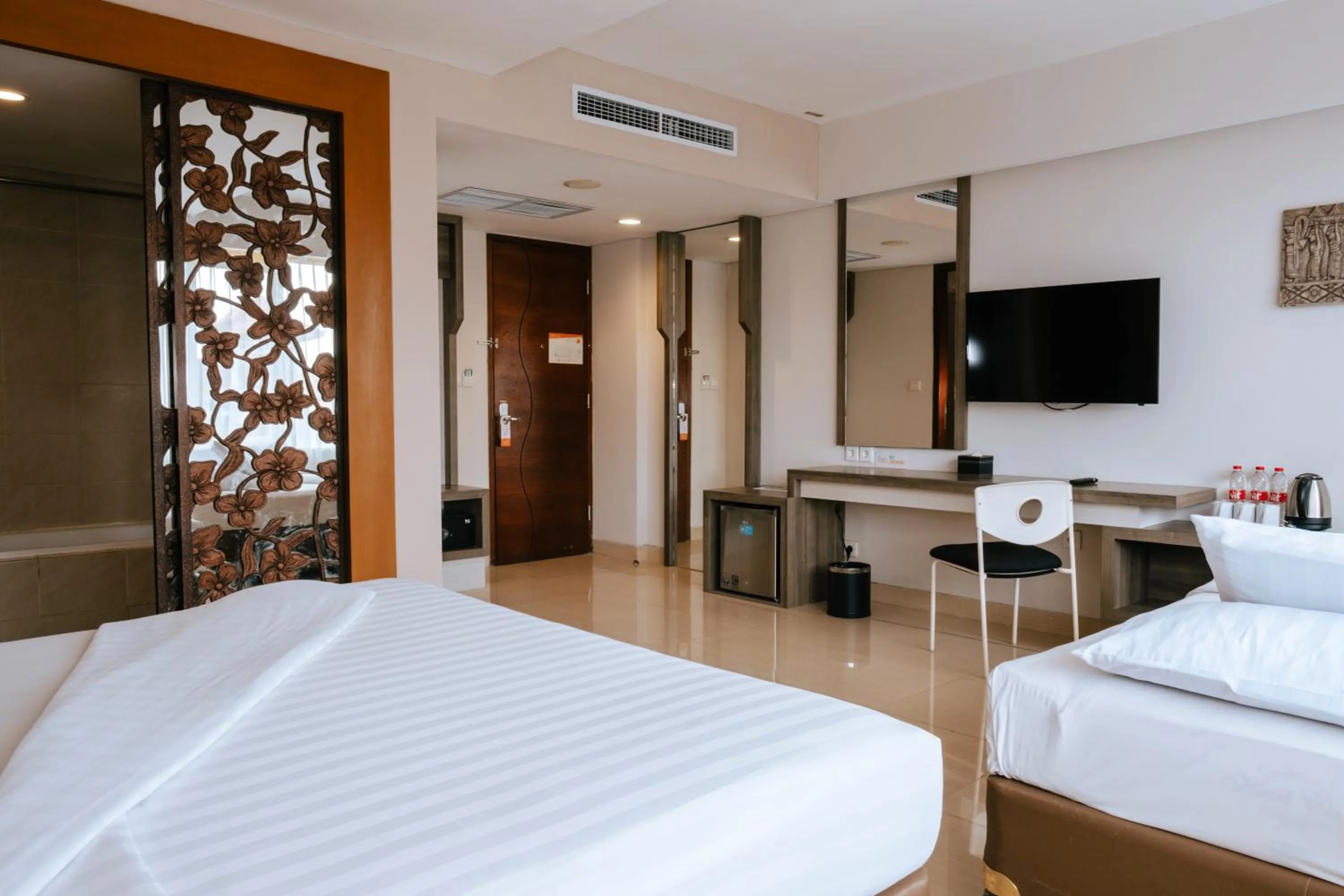 Bedroom, Bed in Siesta Legian