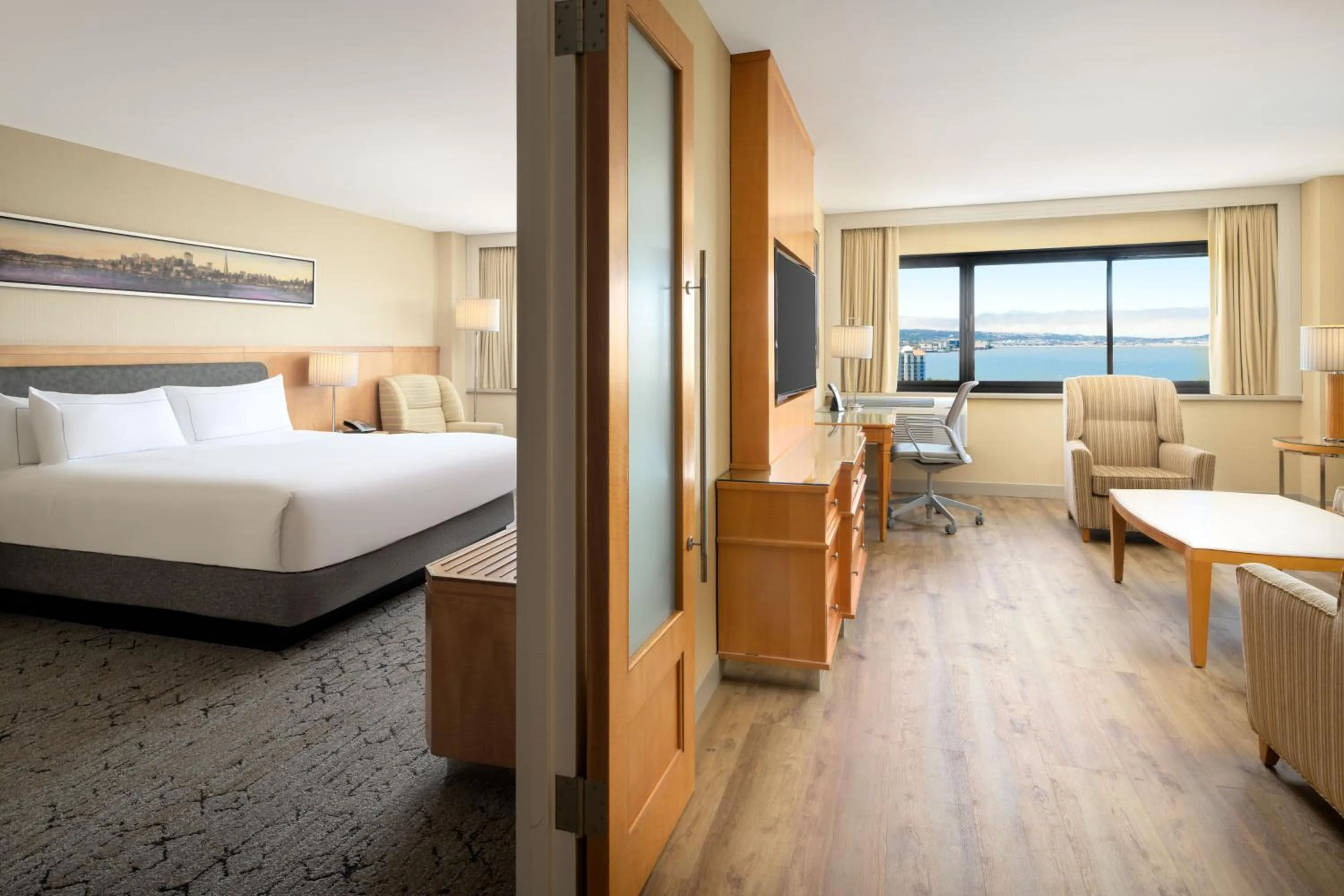 Bedroom, Bed in Hilton San Francisco Airport Bayfront - No Resort Fee