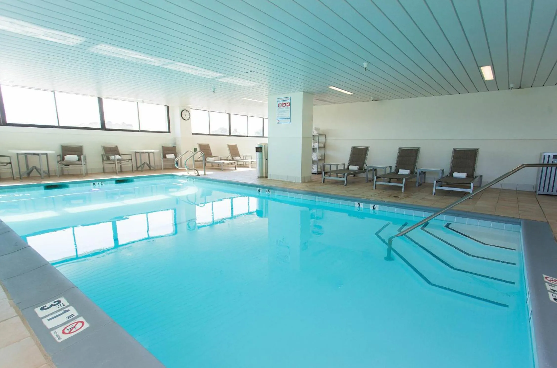 Swimming pool in Hilton San Francisco Airport Bayfront - No Resort Fee