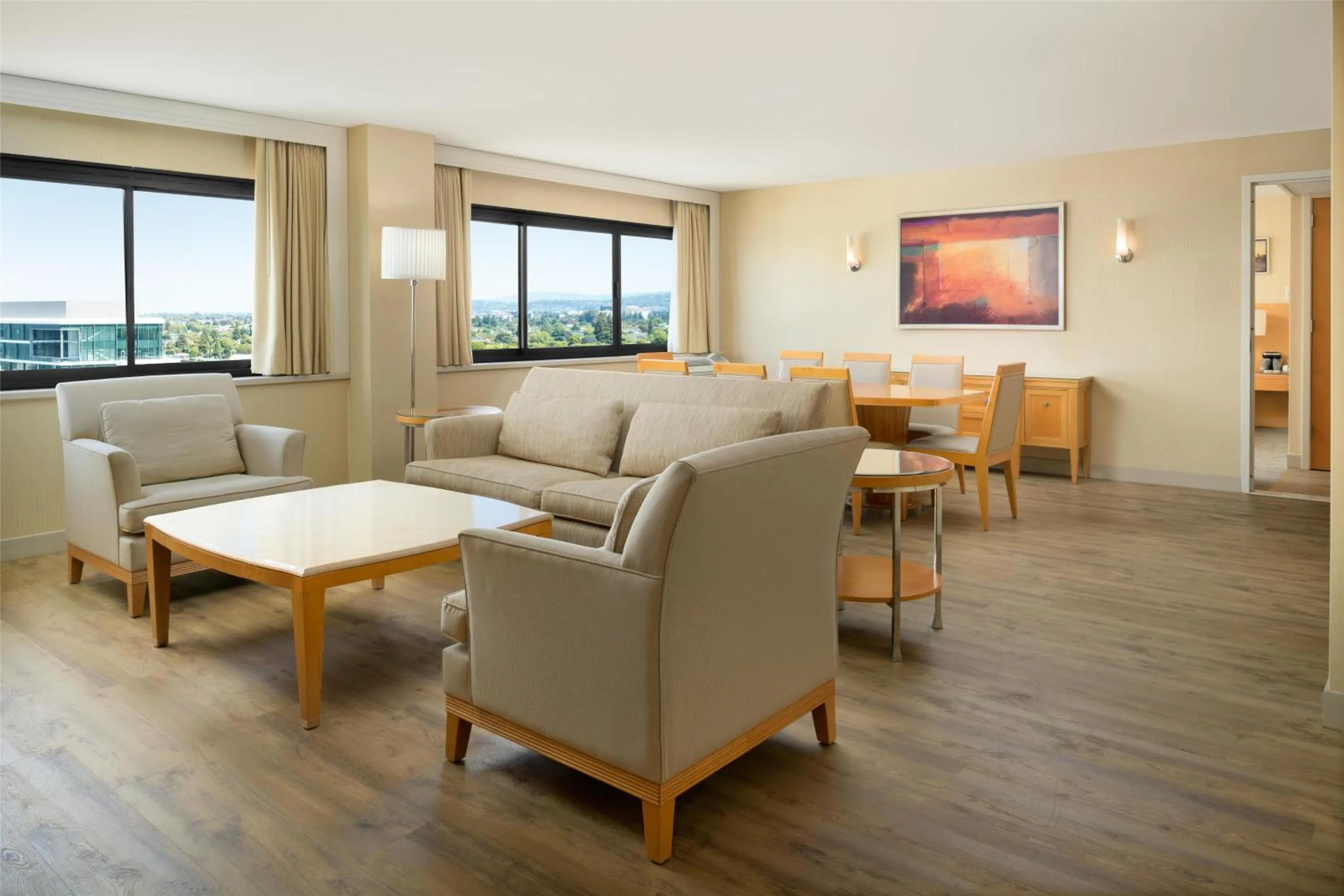 Living room in Hilton San Francisco Airport Bayfront - No Resort Fee