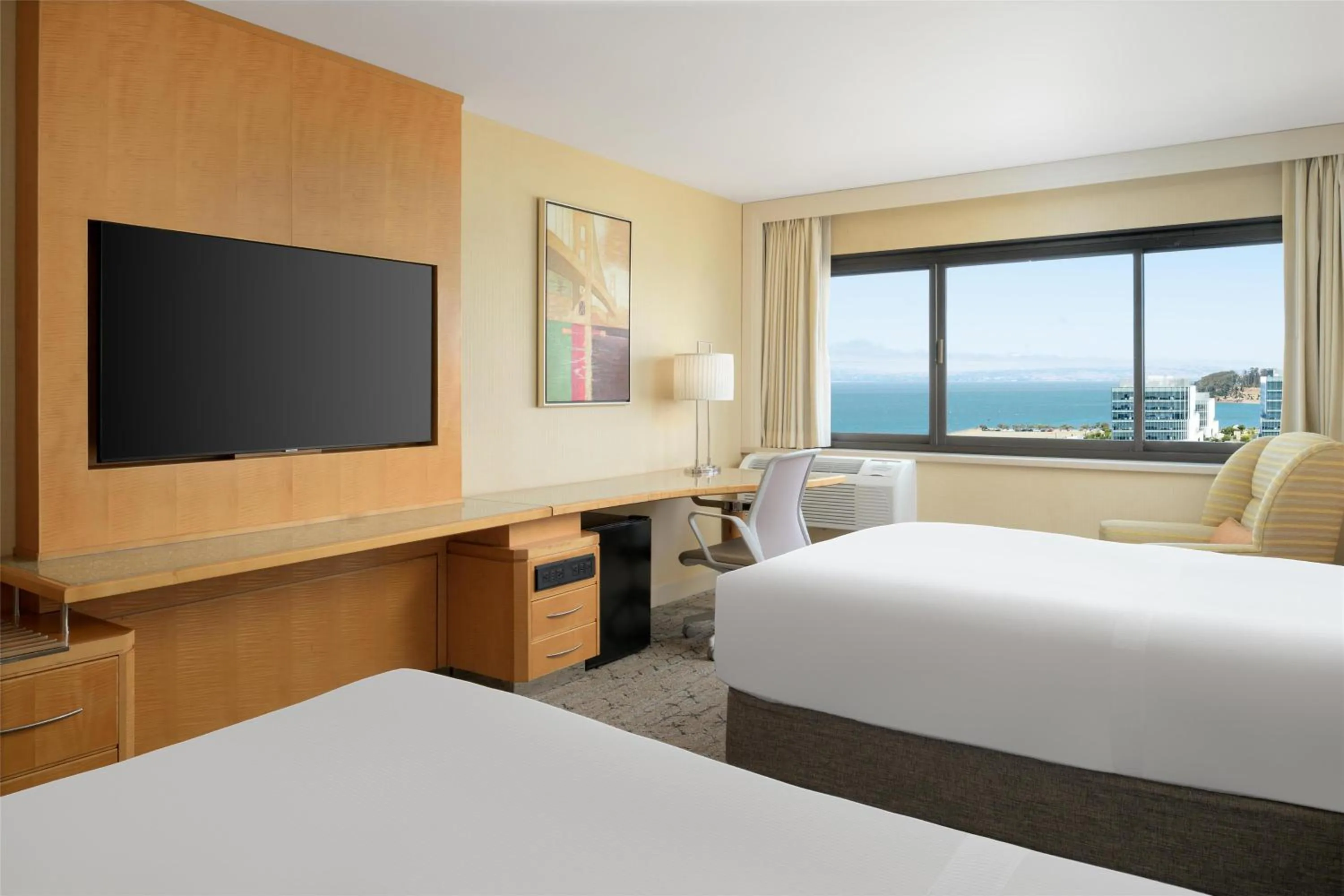 Bed in Hilton San Francisco Airport Bayfront - No Resort Fee