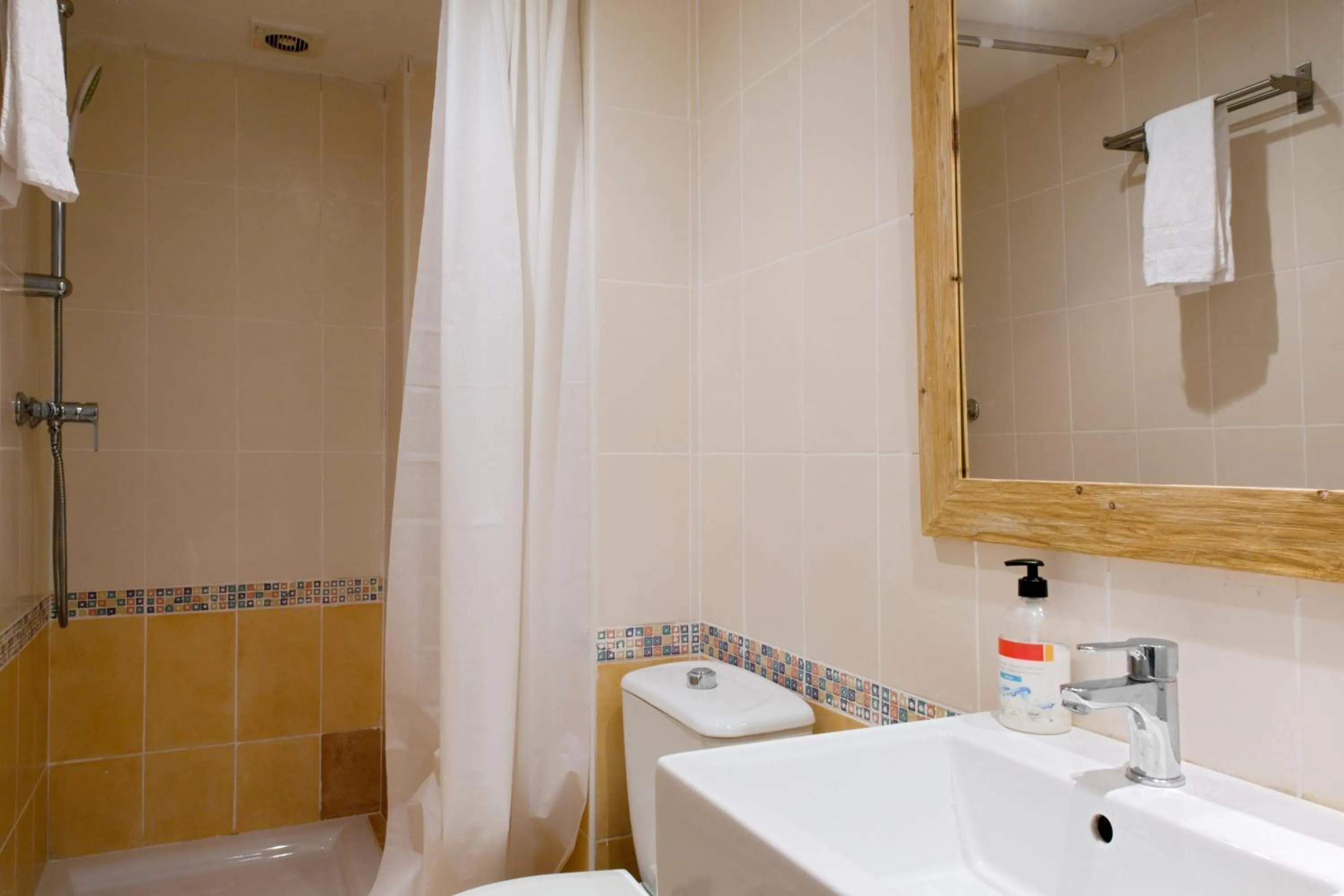 Bathroom in My Address in Barcelona Old Town