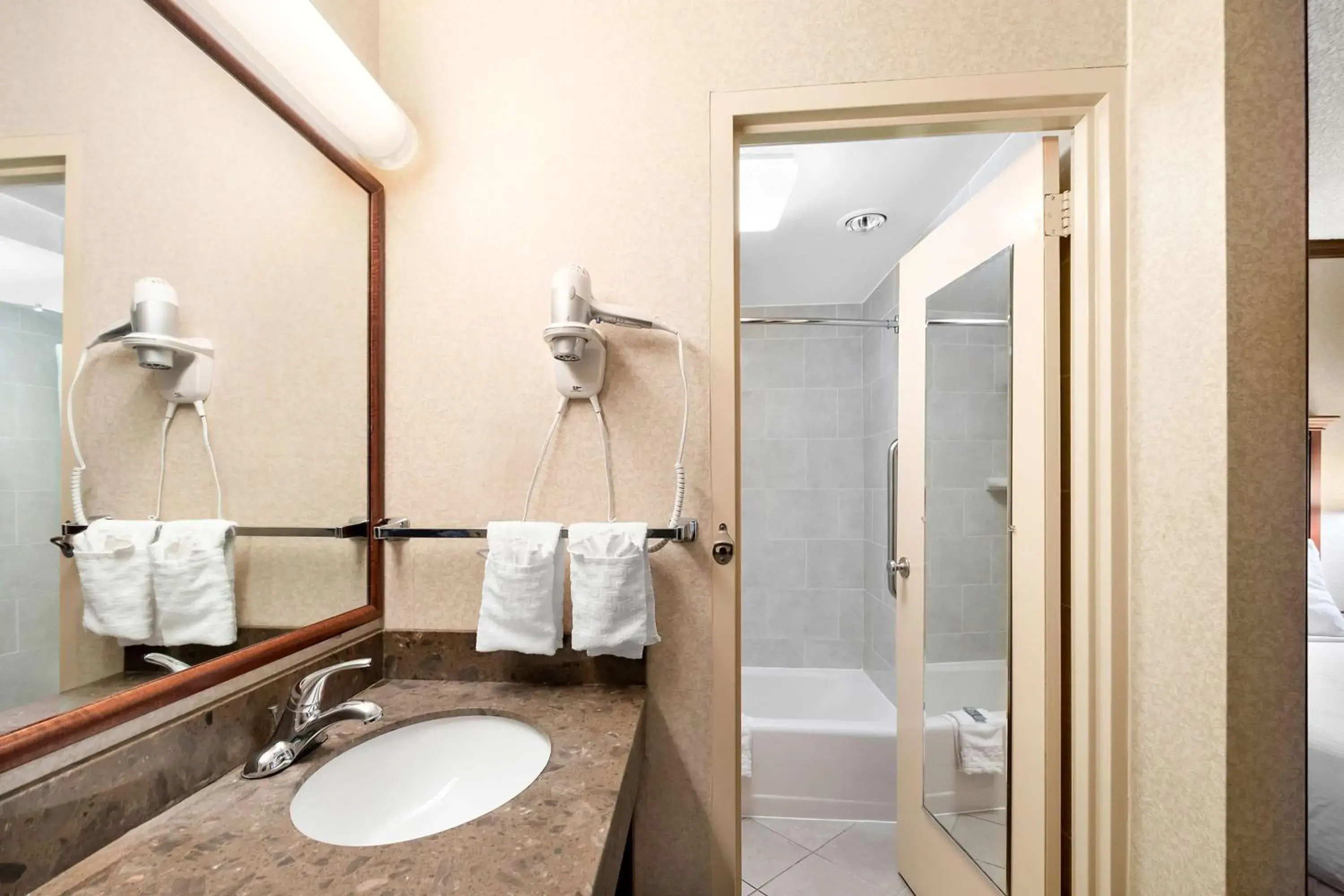 Double Room - Non-Smoking in Best Western Fairfax City Double Room - Non-Smoking in Best Western Fairfax City