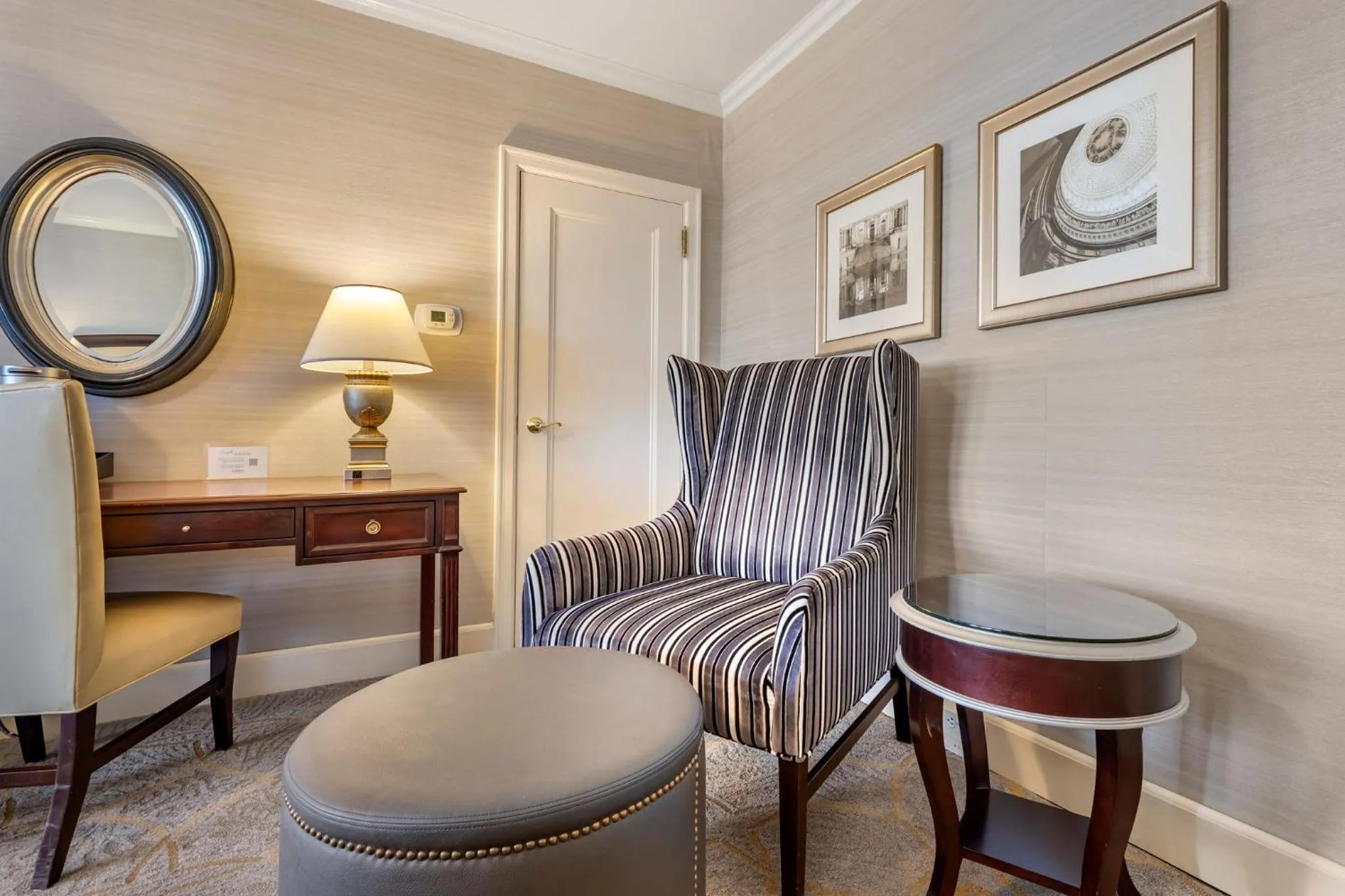 Photo of the whole room in Omni Shoreham Hotel