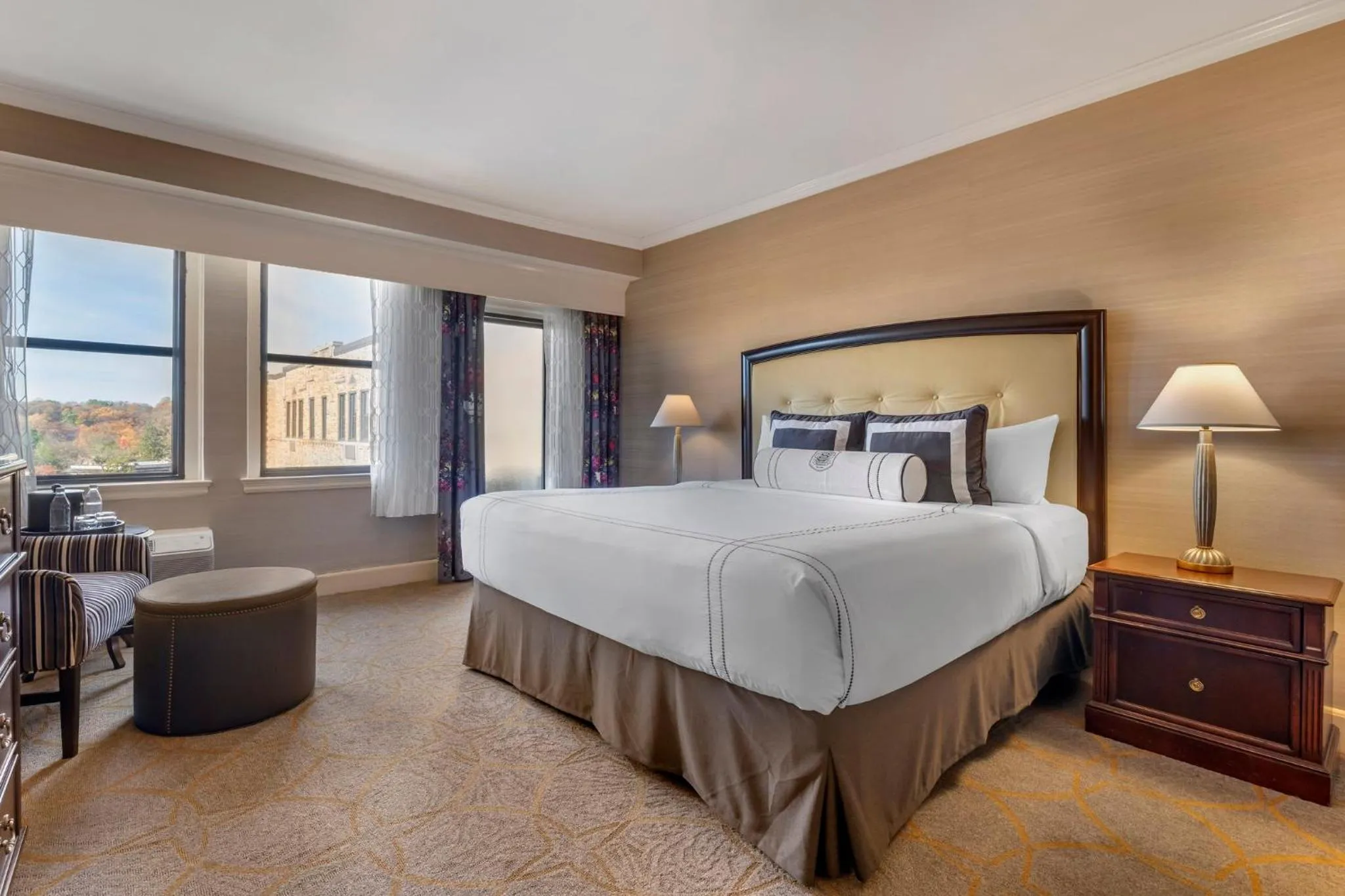 Floor plan, Bed in Omni Shoreham Hotel